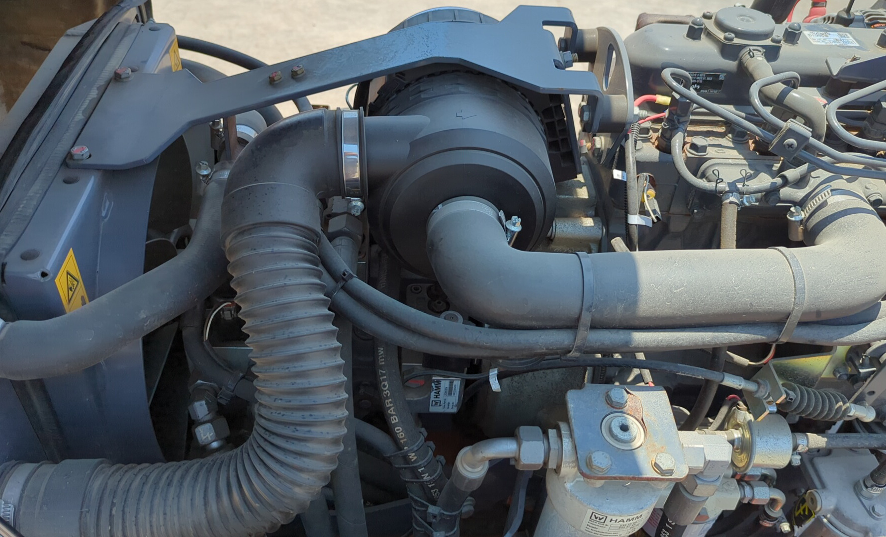 SRC-018-Hamm-HD-8-VV-Tandem-rollers-inspection-Engine-Air-intake-system-1