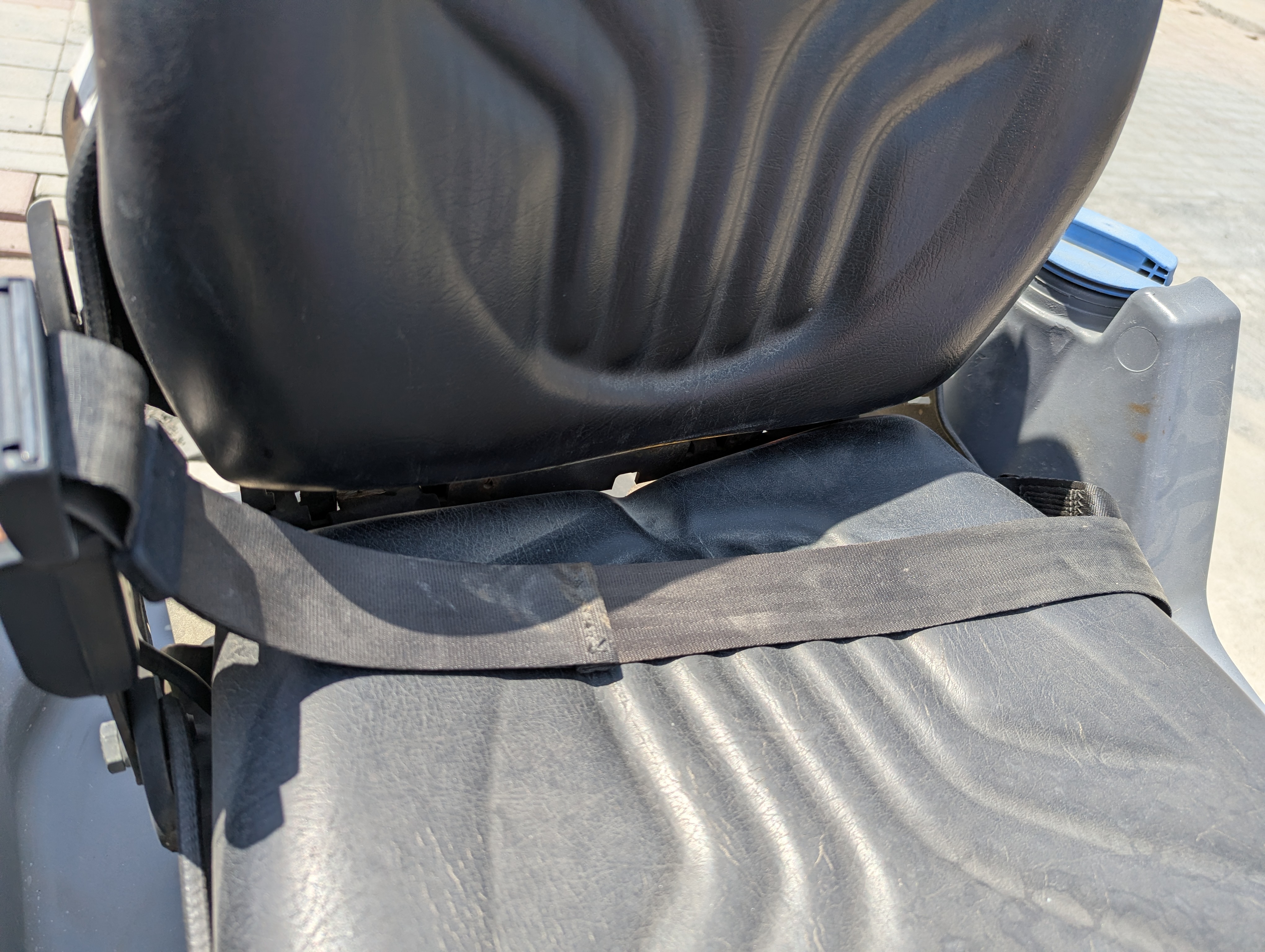 SRC-018-Hamm-HD-8-VV-Tandem-rollers-inspection-Safety-Seat-belts-1