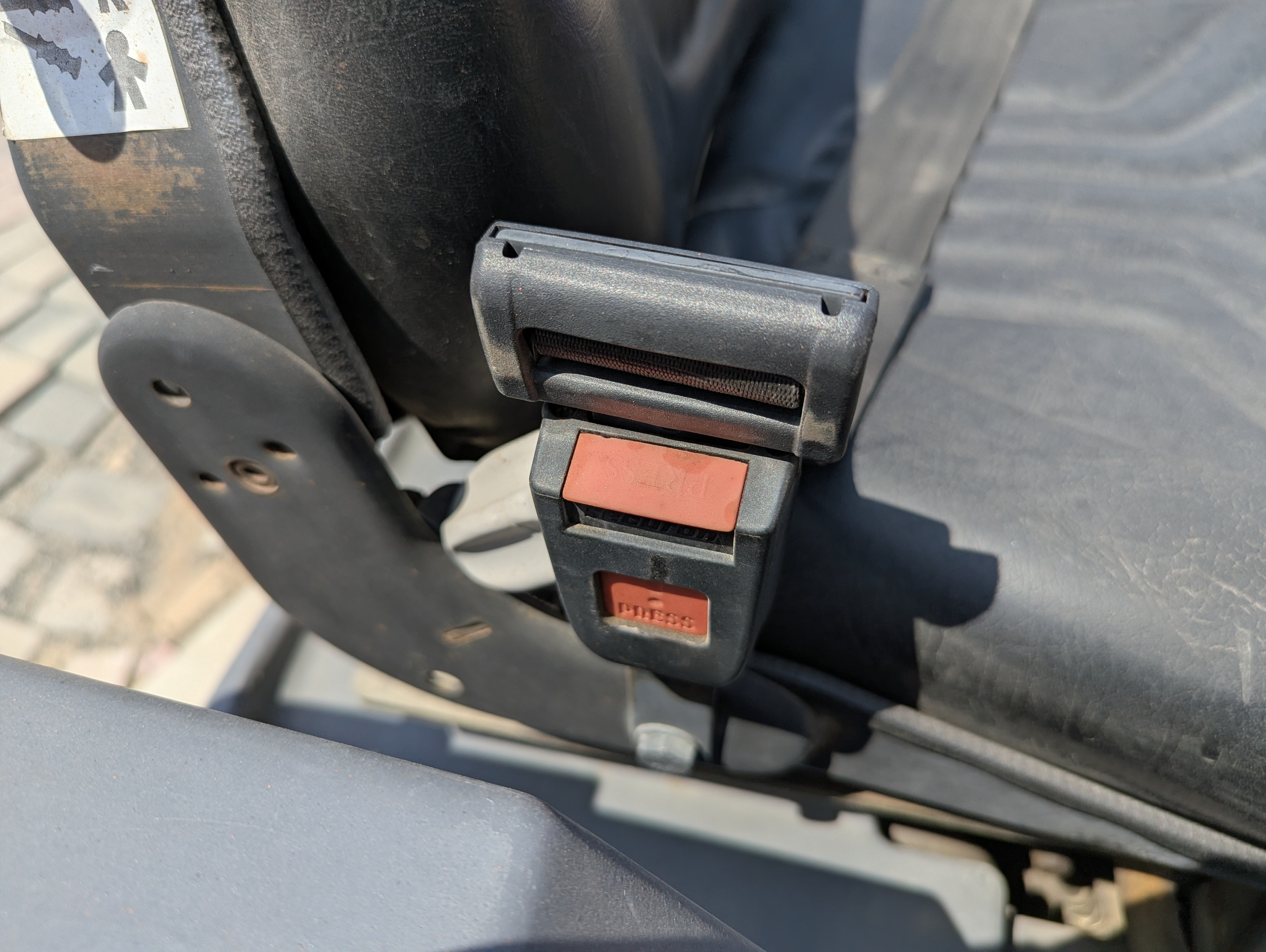 SRC-018-Hamm-HD-8-VV-Tandem-rollers-inspection-Safety-Seat-belts-1