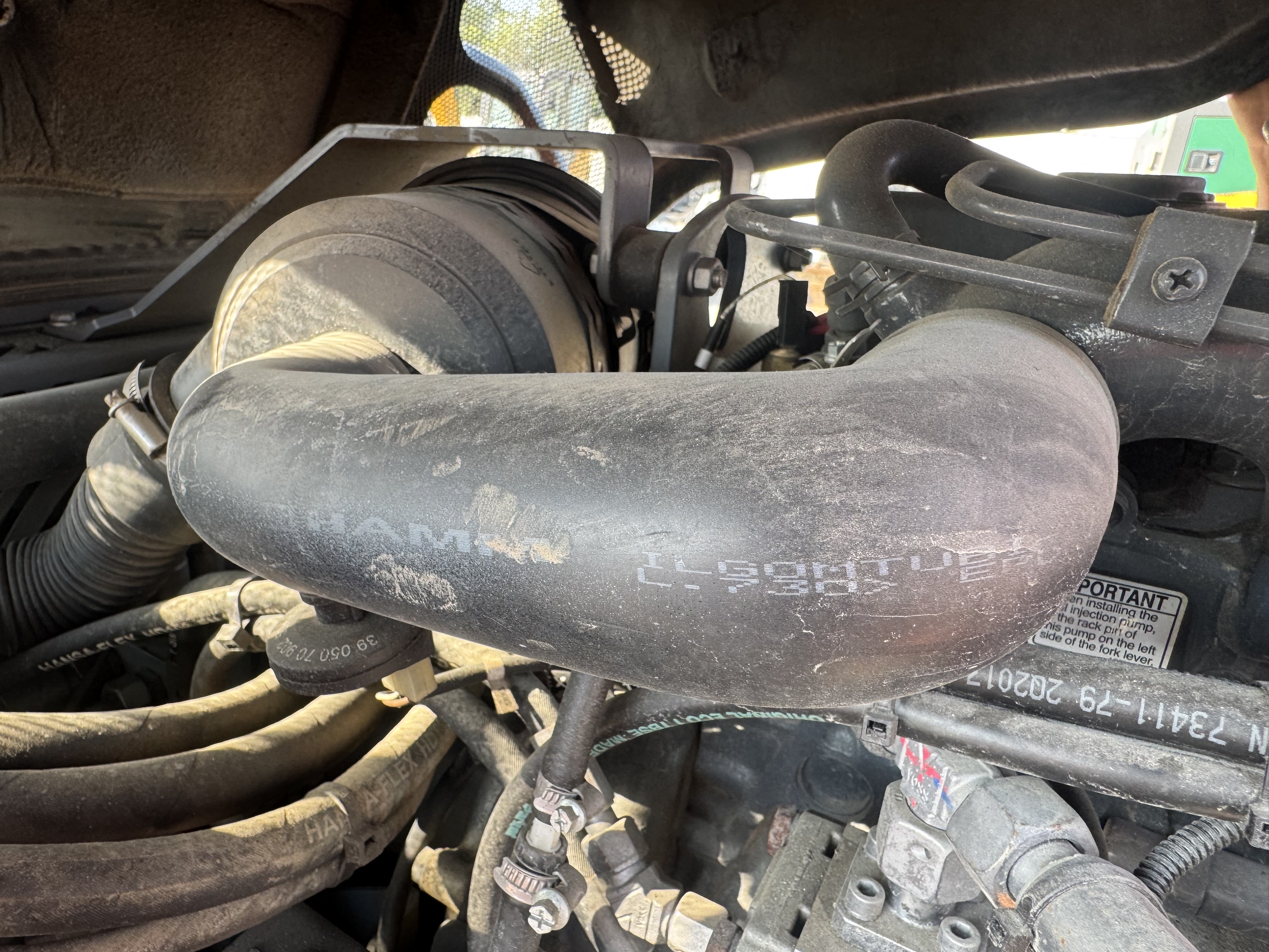 SRC-019-Hamm-HD-12-VV-Tandem-rollers-inspection-Engine-Hoses-1