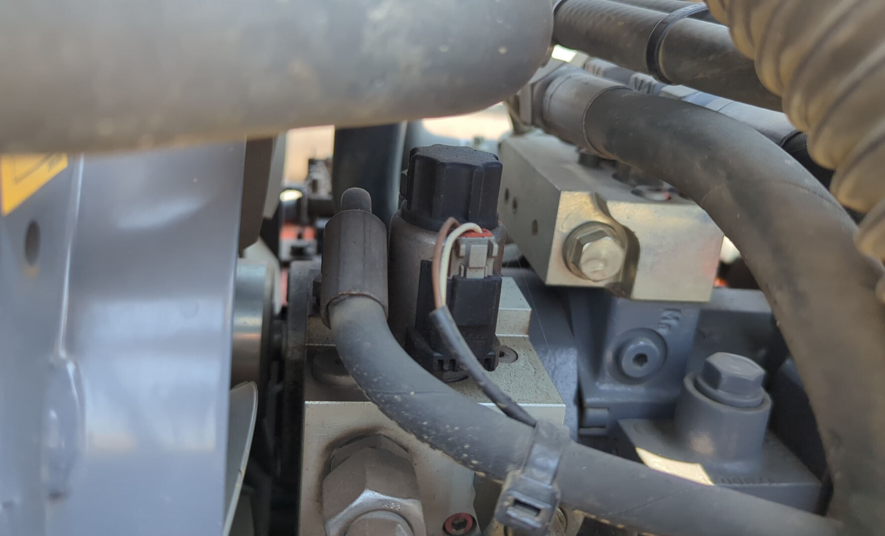 SRC-018-Hamm-HD-8-VV-Tandem-rollers-inspection-Hydraulics-Wiring-harness-1