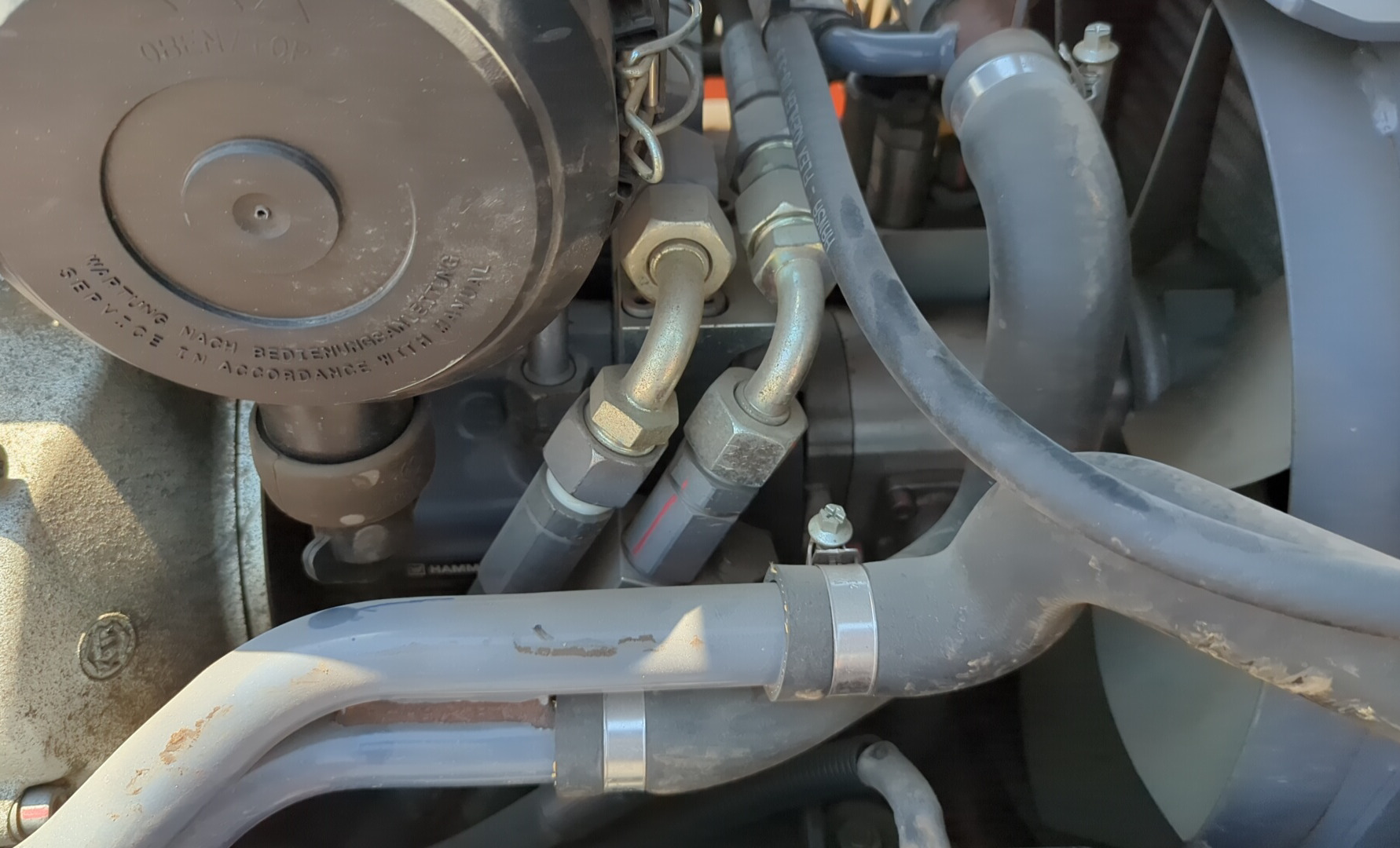SRC-018-Hamm-HD-8-VV-Tandem-rollers-inspection-Hydraulics-Hydraulic-pump-1