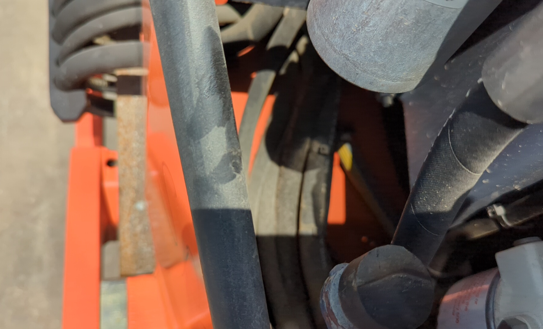 SRC-018-Hamm-HD-8-VV-Tandem-rollers-inspection-Hydraulics-Hydraulic-hoses-and-lines-1