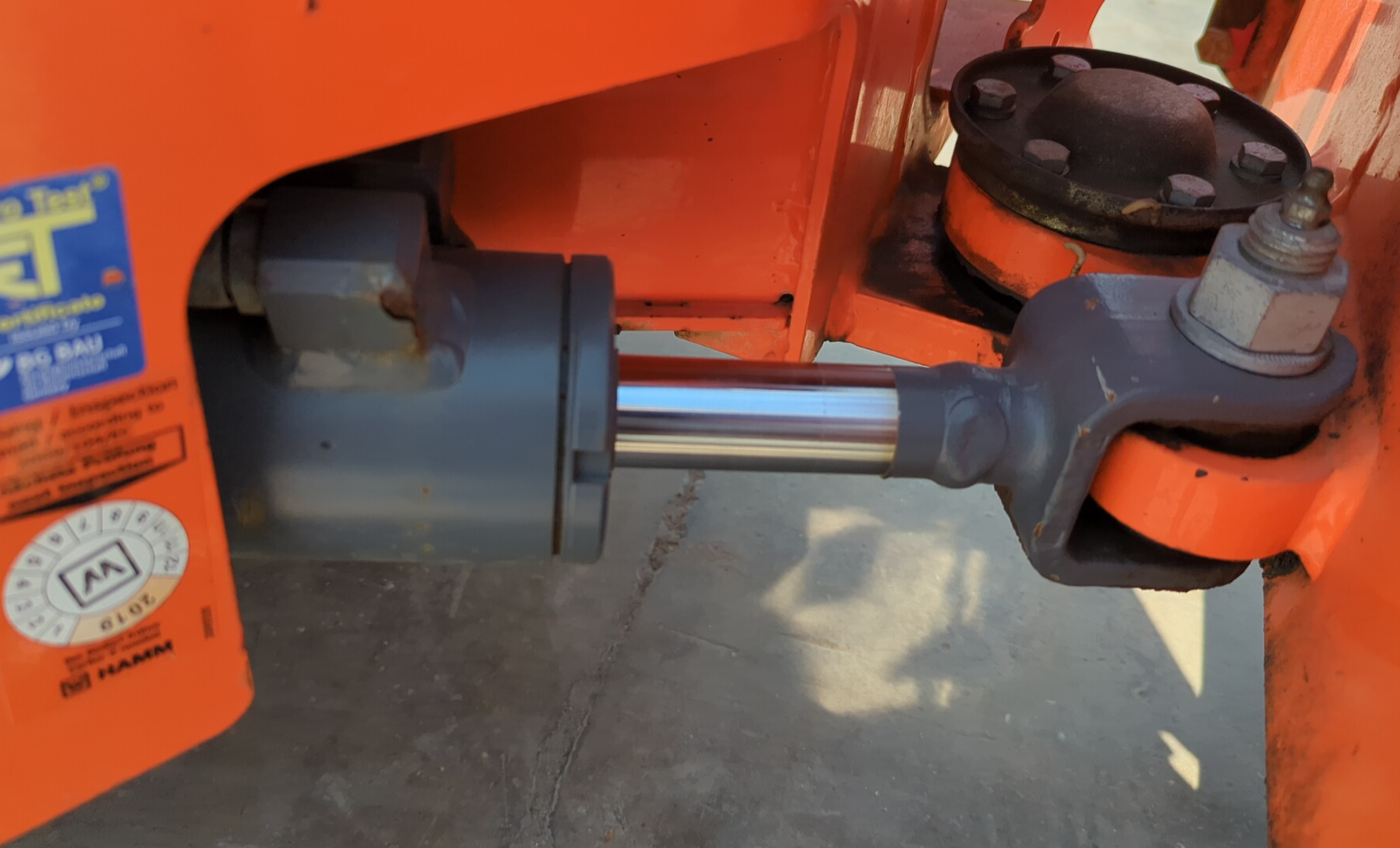 SRC-018-Hamm-HD-8-VV-Tandem-rollers-inspection-Hydraulics-Steering-cylinders-1