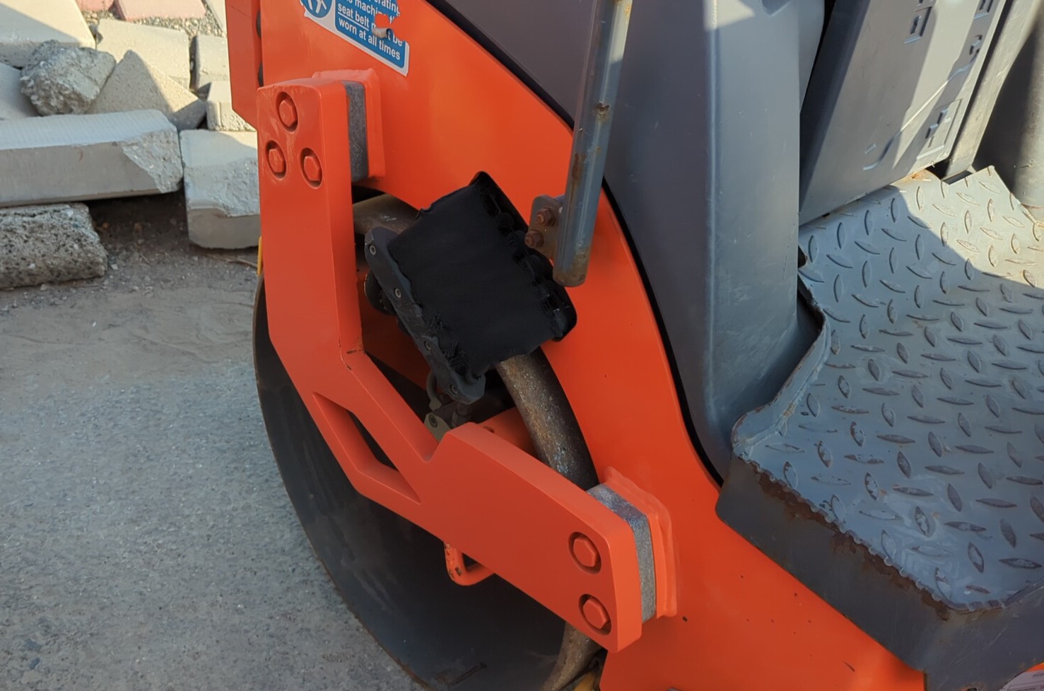 SRC-018-Hamm-HD-8-VV-Tandem-rollers-inspection-Structure-Rear-drum-forks-2