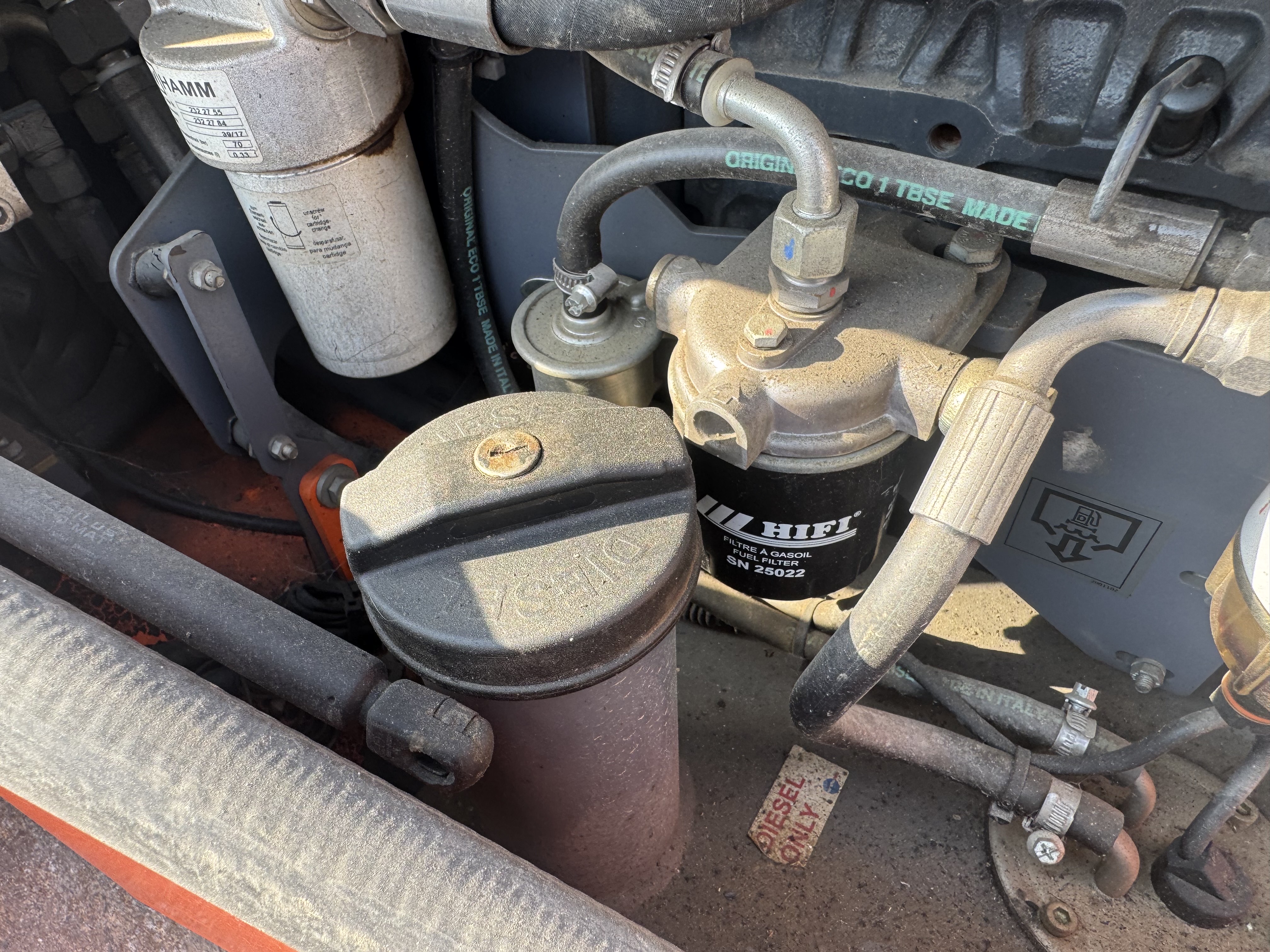 SRC-019-Hamm-HD-12-VV-Tandem-rollers-inspection-Engine-Fuel-tank-1