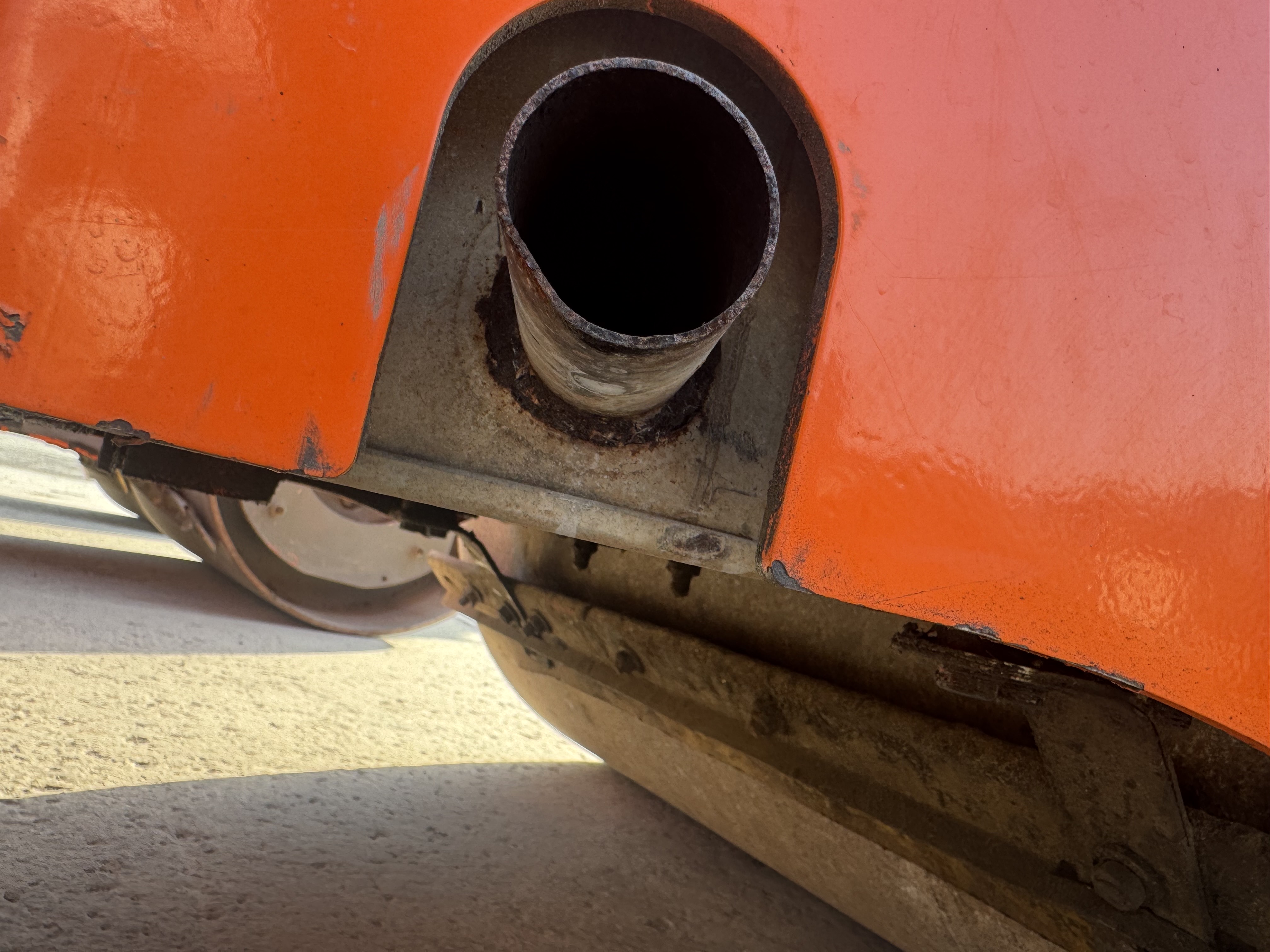 SRC-019-Hamm-HD-12-VV-Tandem-rollers-inspection-Engine-Exhaust-system-1