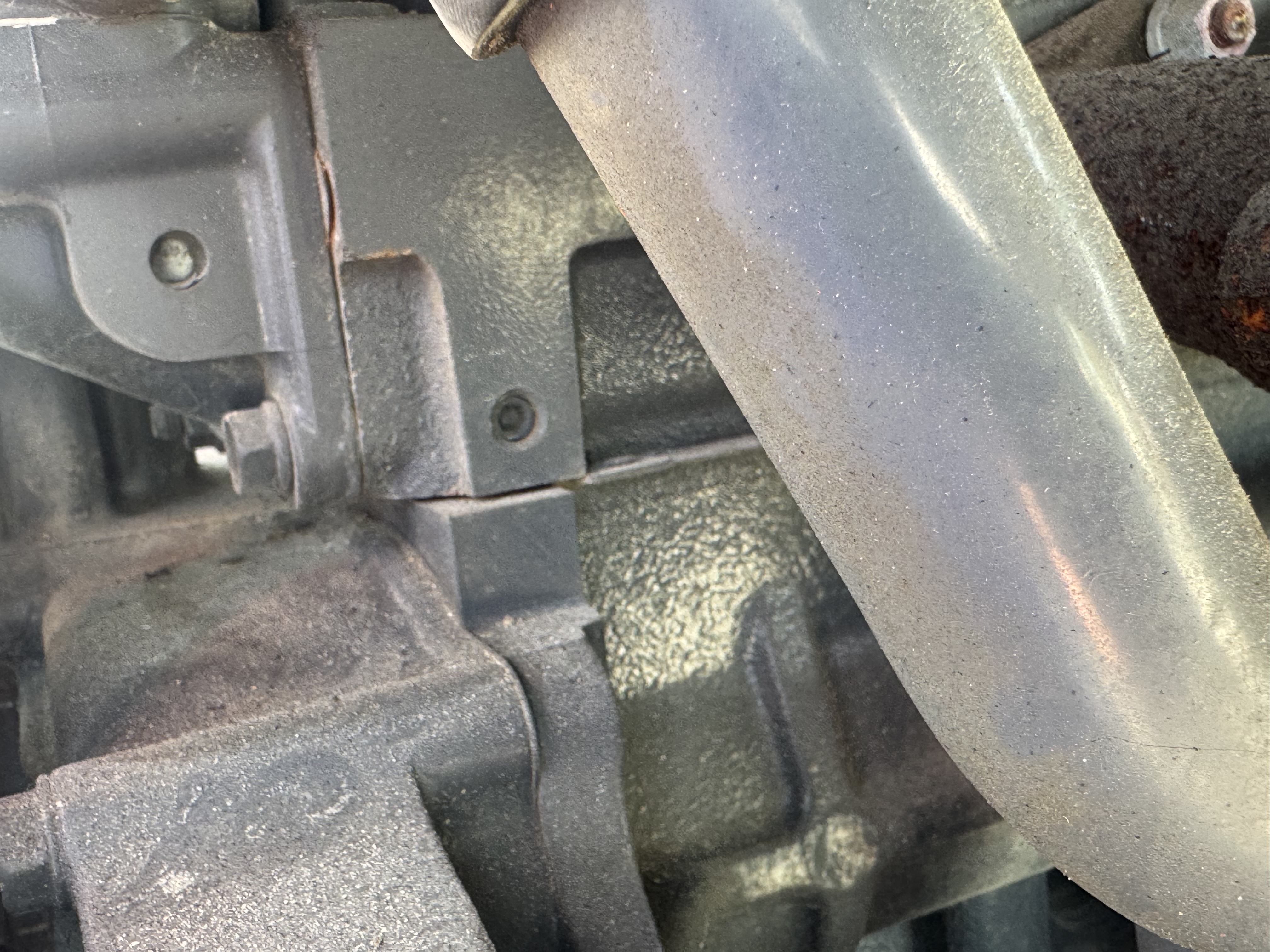 SRC-019-Hamm-HD-12-VV-Tandem-rollers-inspection-Engine-Engine-oil-leaks-1