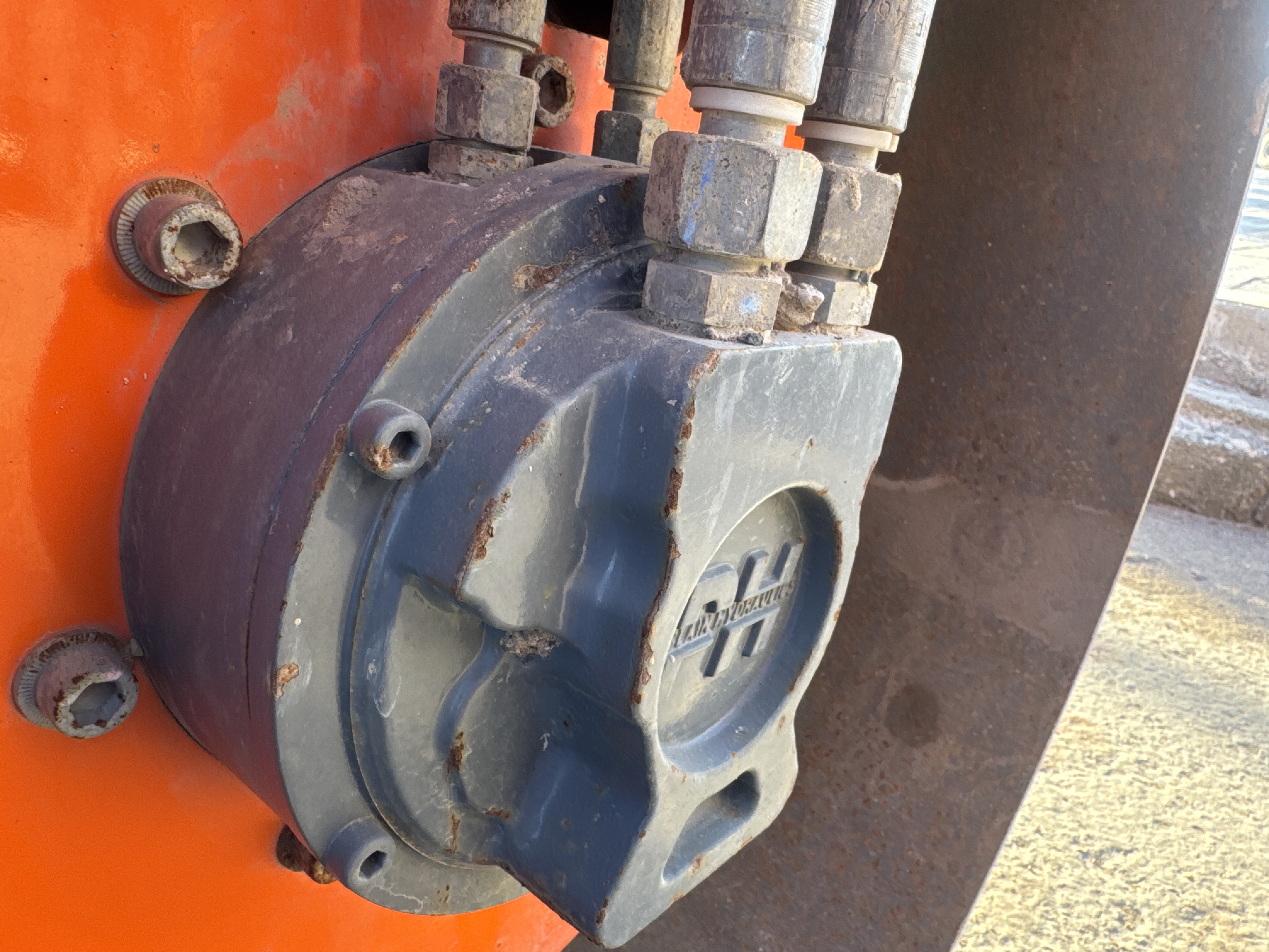 SRC-019-Hamm-HD-12-VV-Tandem-rollers-inspection-Hydraulics-Hydraulic-pump-1