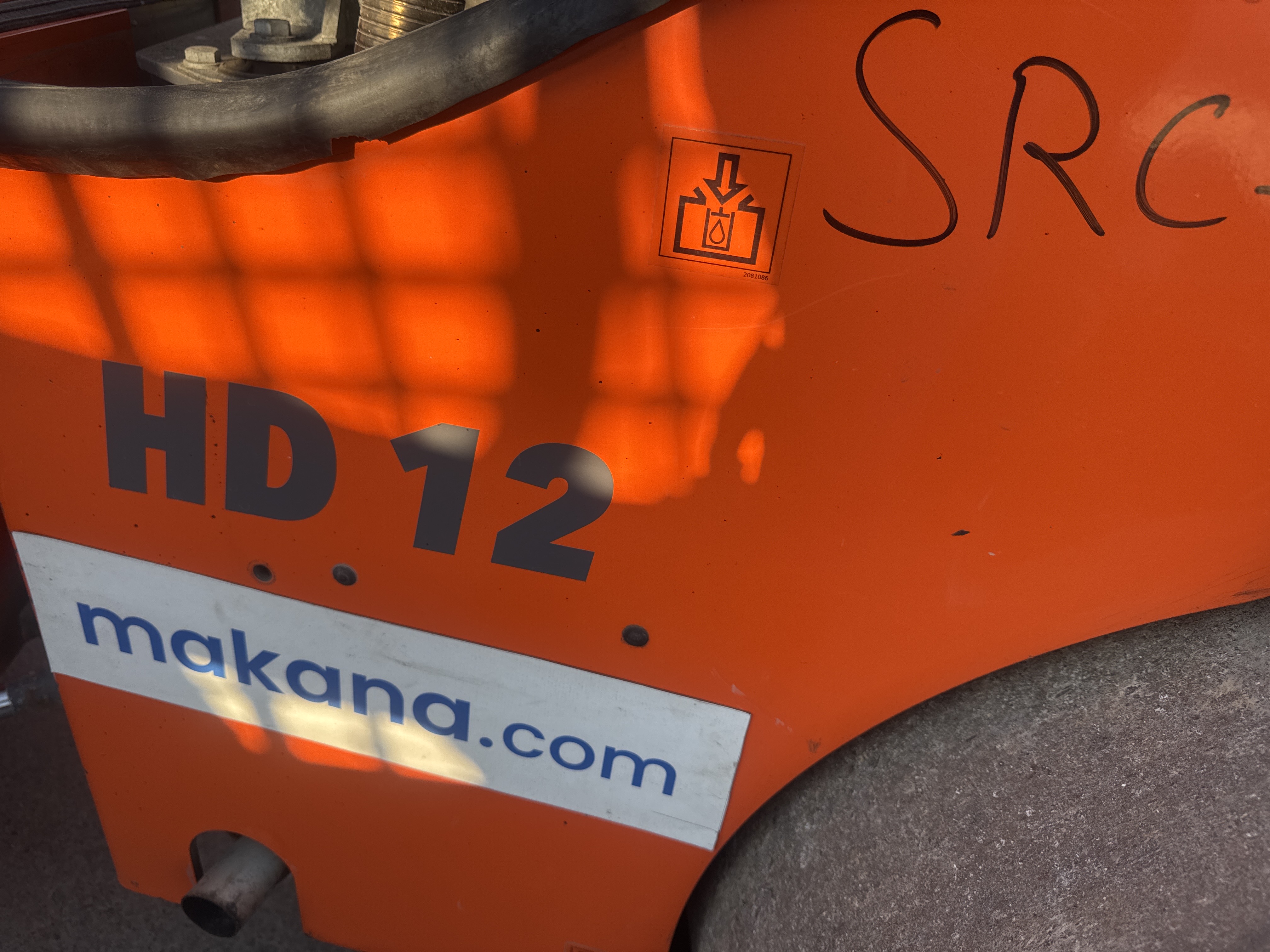 SRC-019-Hamm-HD-12-VV-Tandem-rollers-inspection-Hydraulics-Hydraulic-Tank-1