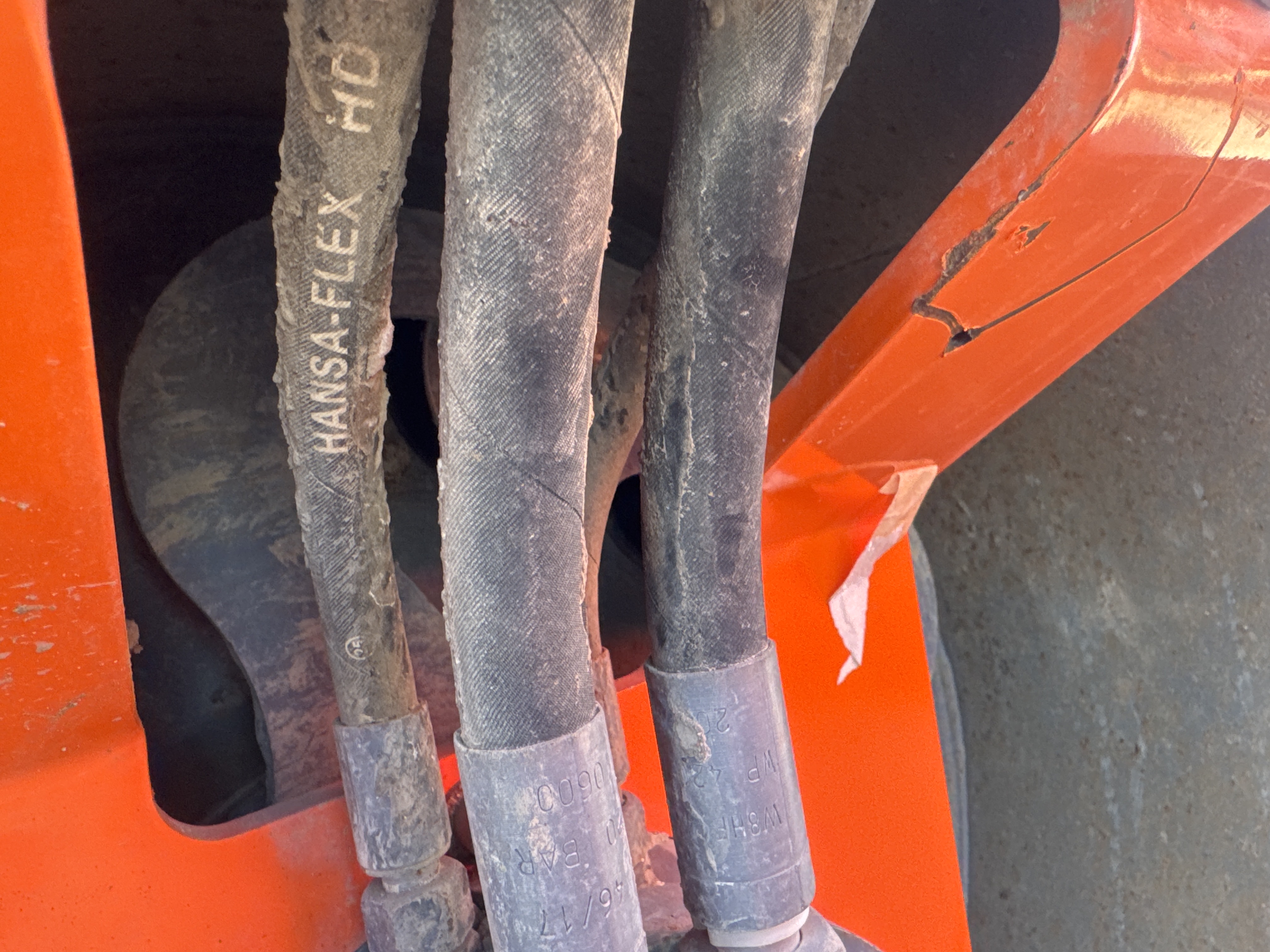 SRC-019-Hamm-HD-12-VV-Tandem-rollers-inspection-Hydraulics-Hydraulic-hoses-and-lines-1