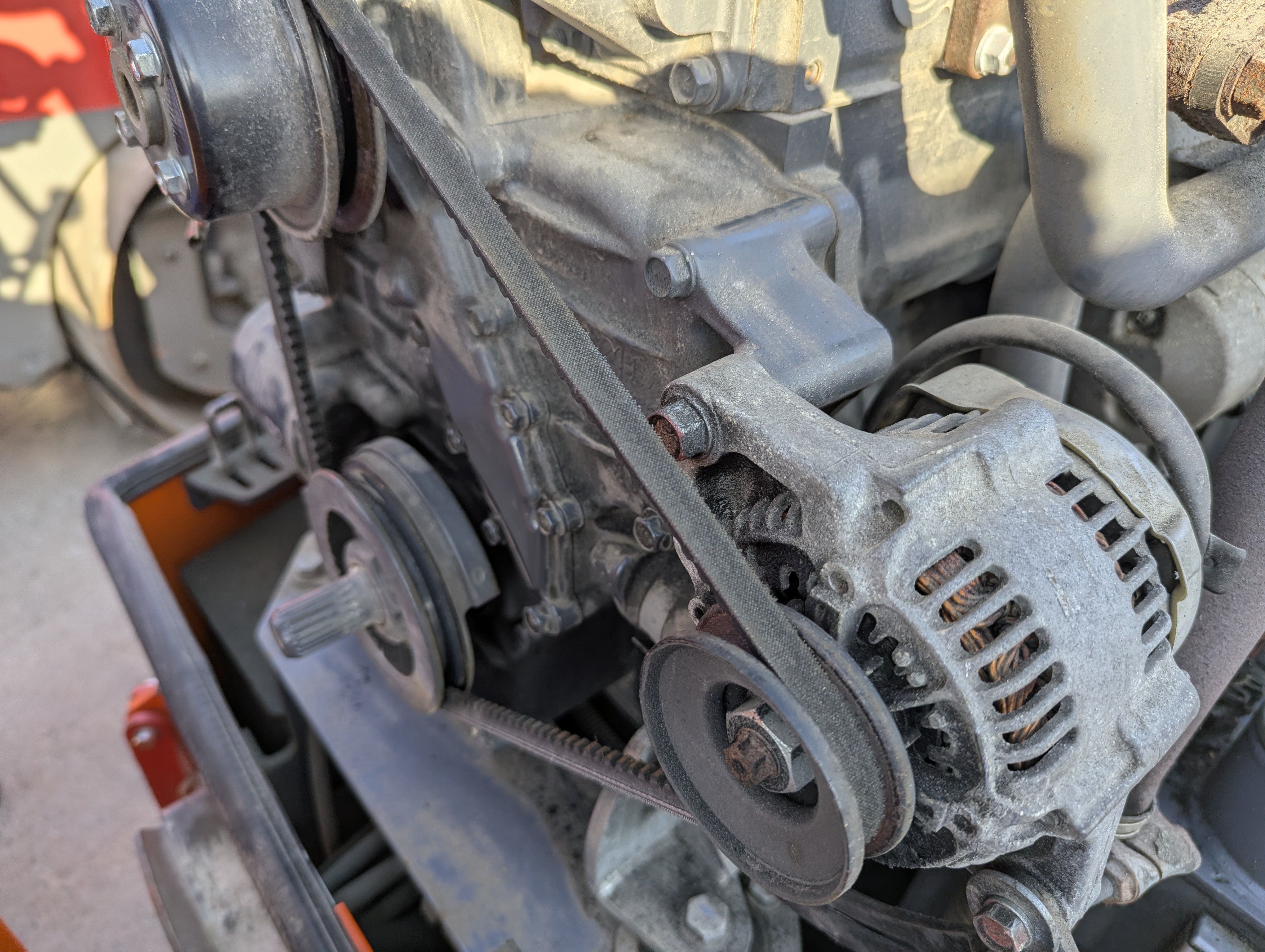 SRC-018-Hamm-HD-8-VV-Tandem-rollers-inspection-Engine-Belts-1
