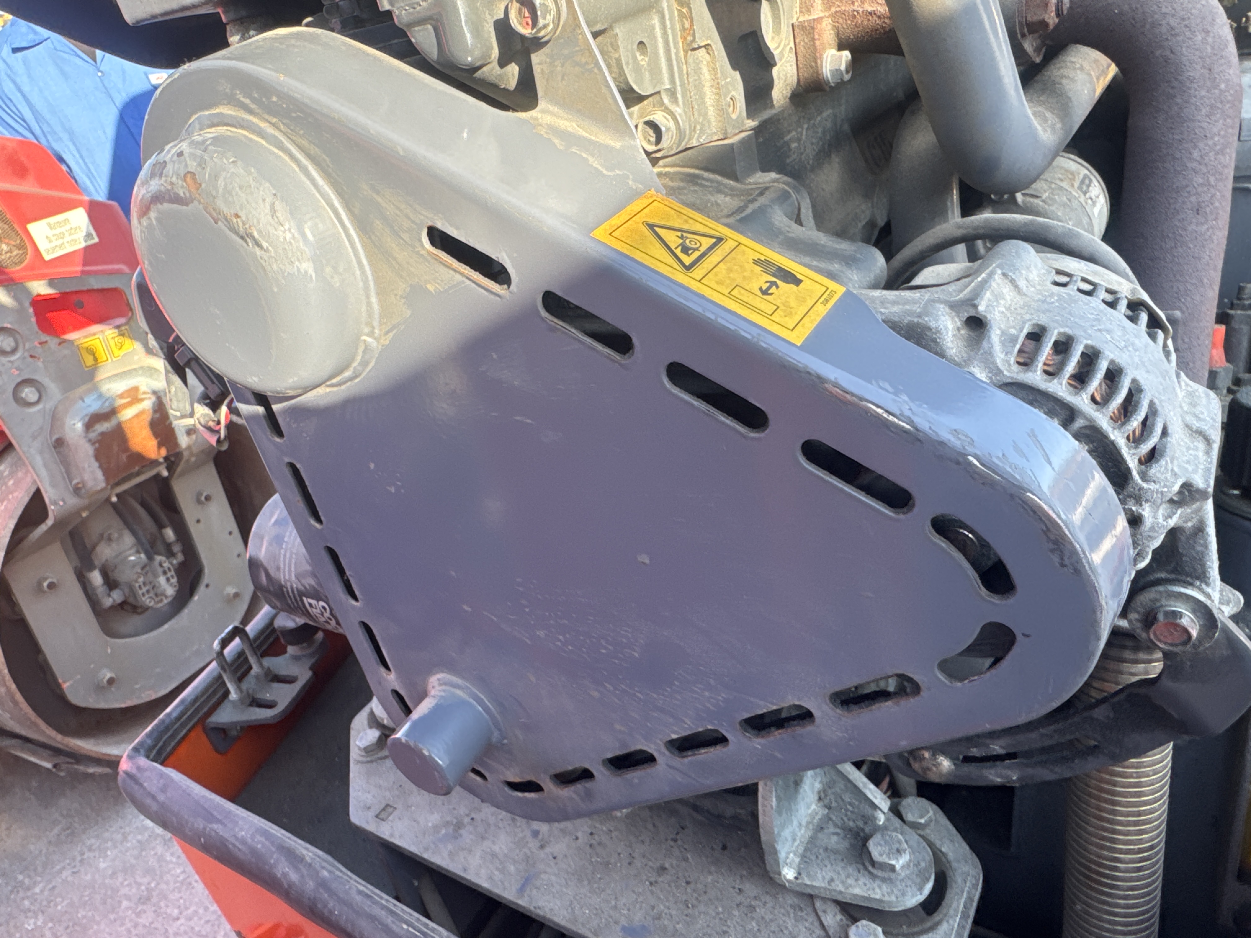 SRC-019-Hamm-HD-12-VV-Tandem-rollers-inspection-Engine-Belts-1