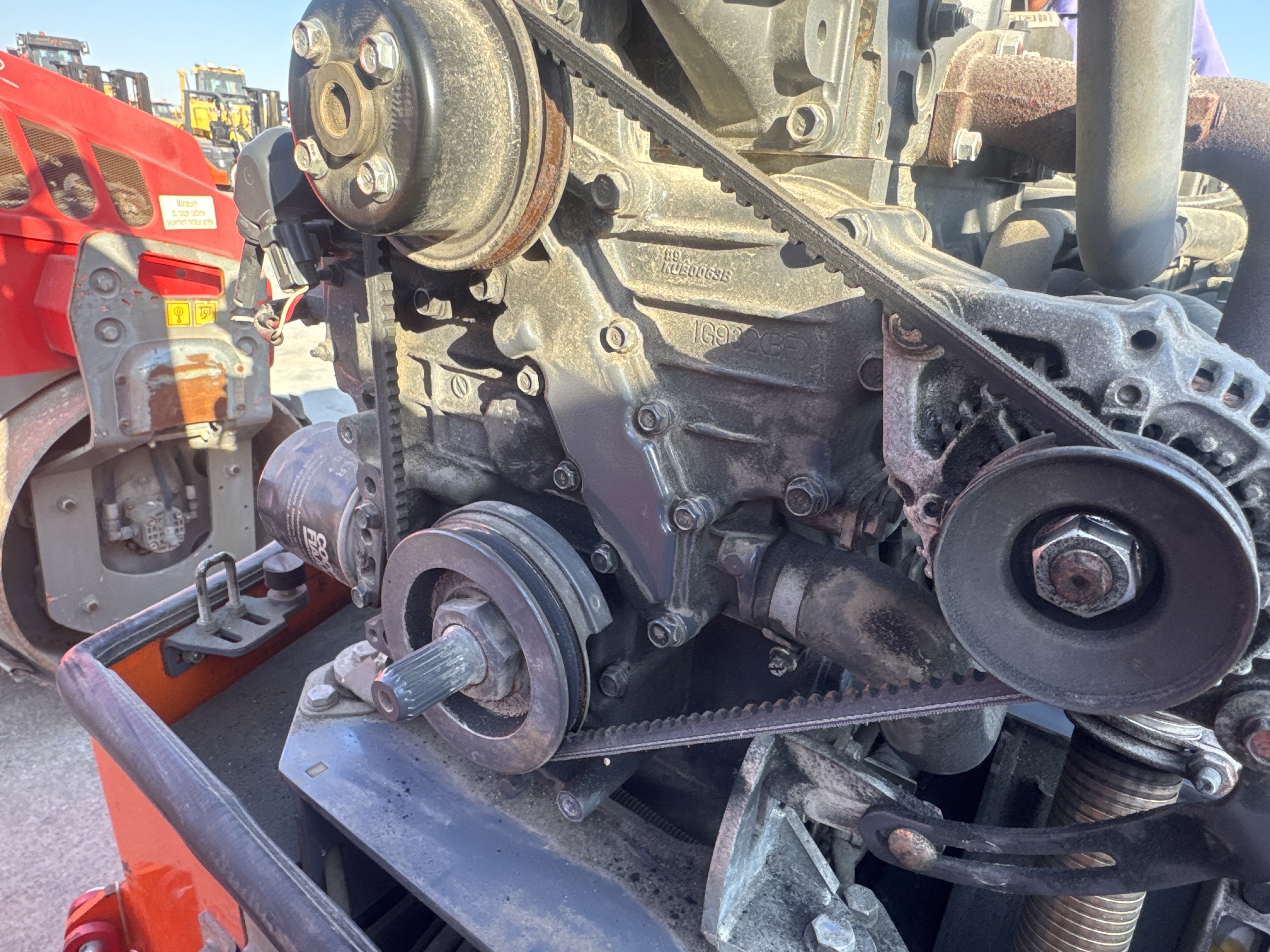 SRC-019-Hamm-HD-12-VV-Tandem-rollers-inspection-Engine-Belts-1