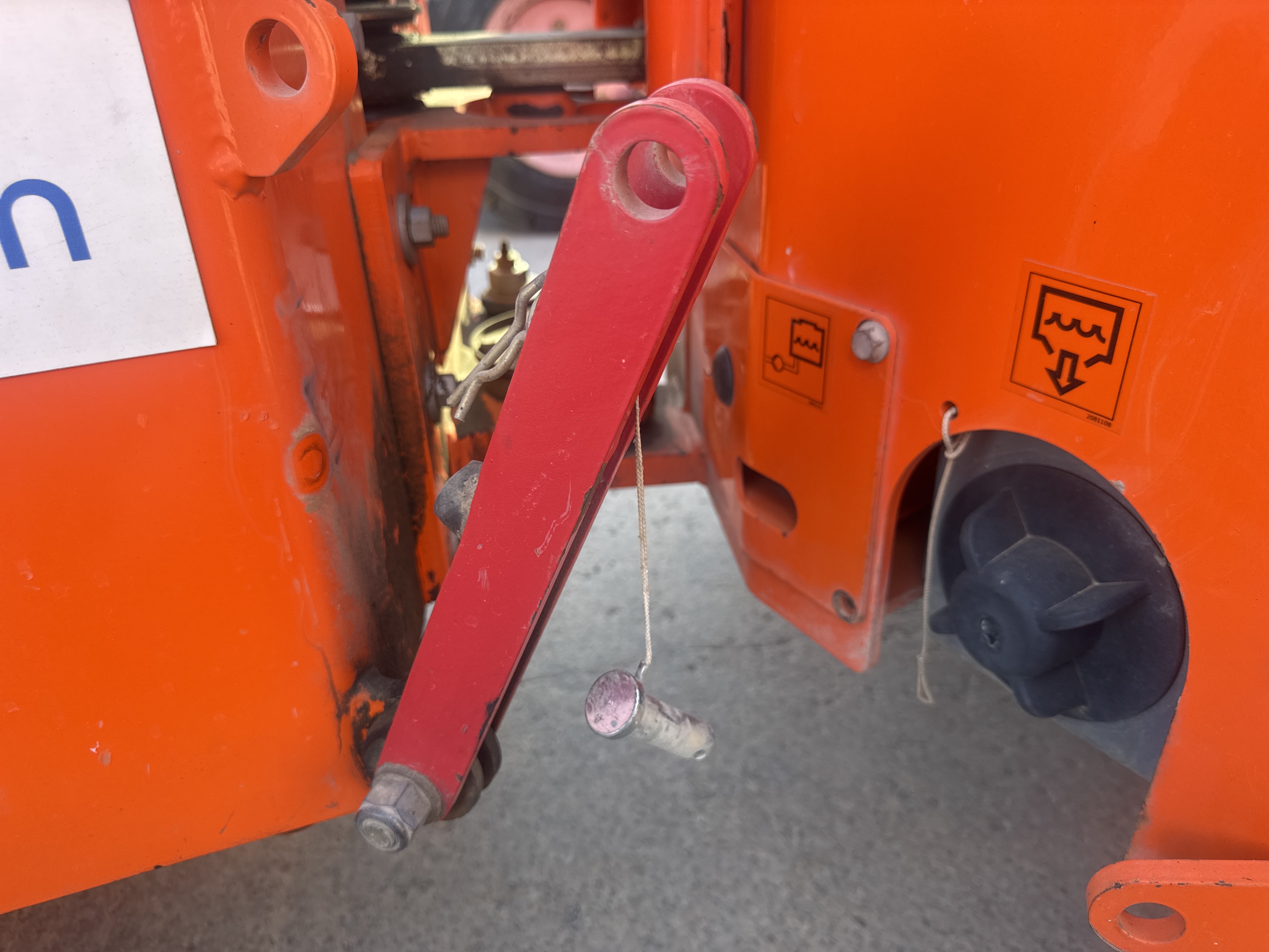 SRC-019-Hamm-HD-12-VV-Tandem-rollers-inspection-Safety-Hydraulic-safety-lock-1