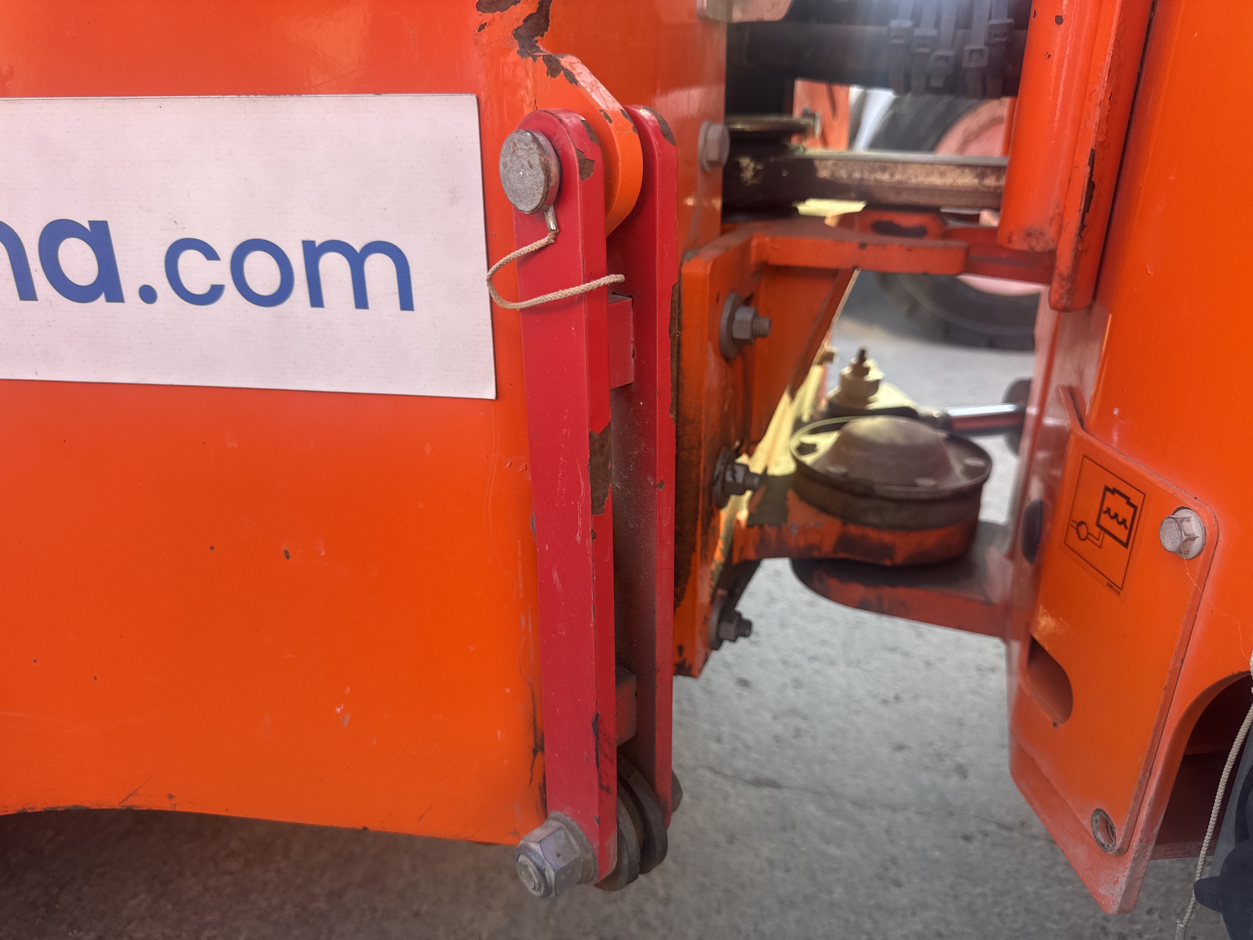 SRC-019-Hamm-HD-12-VV-Tandem-rollers-inspection-Safety-Hydraulic-safety-lock-1