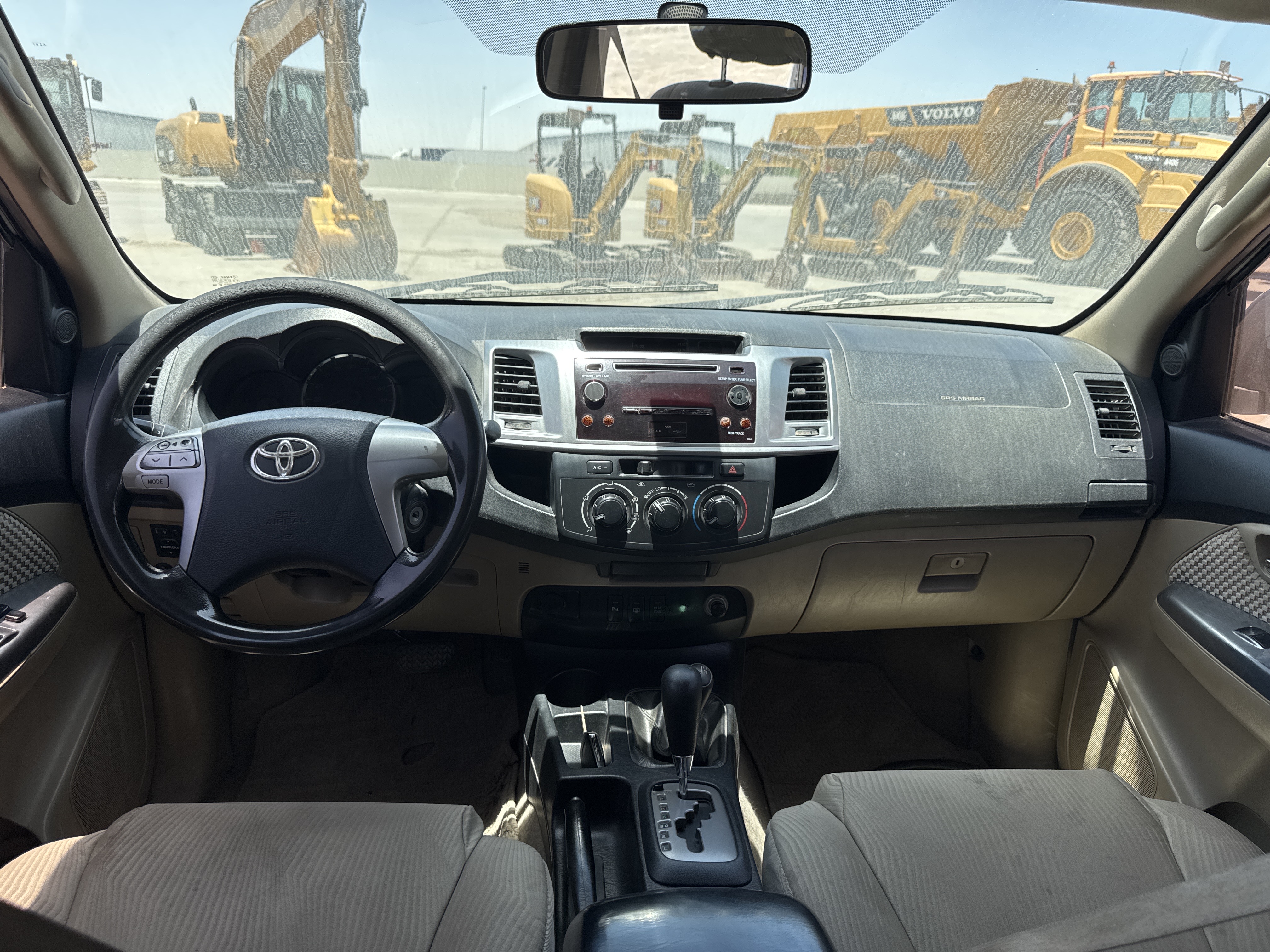 SUV-005-Toyota-Fortuner-SUVs-inspection-Interior-Dashboard-2