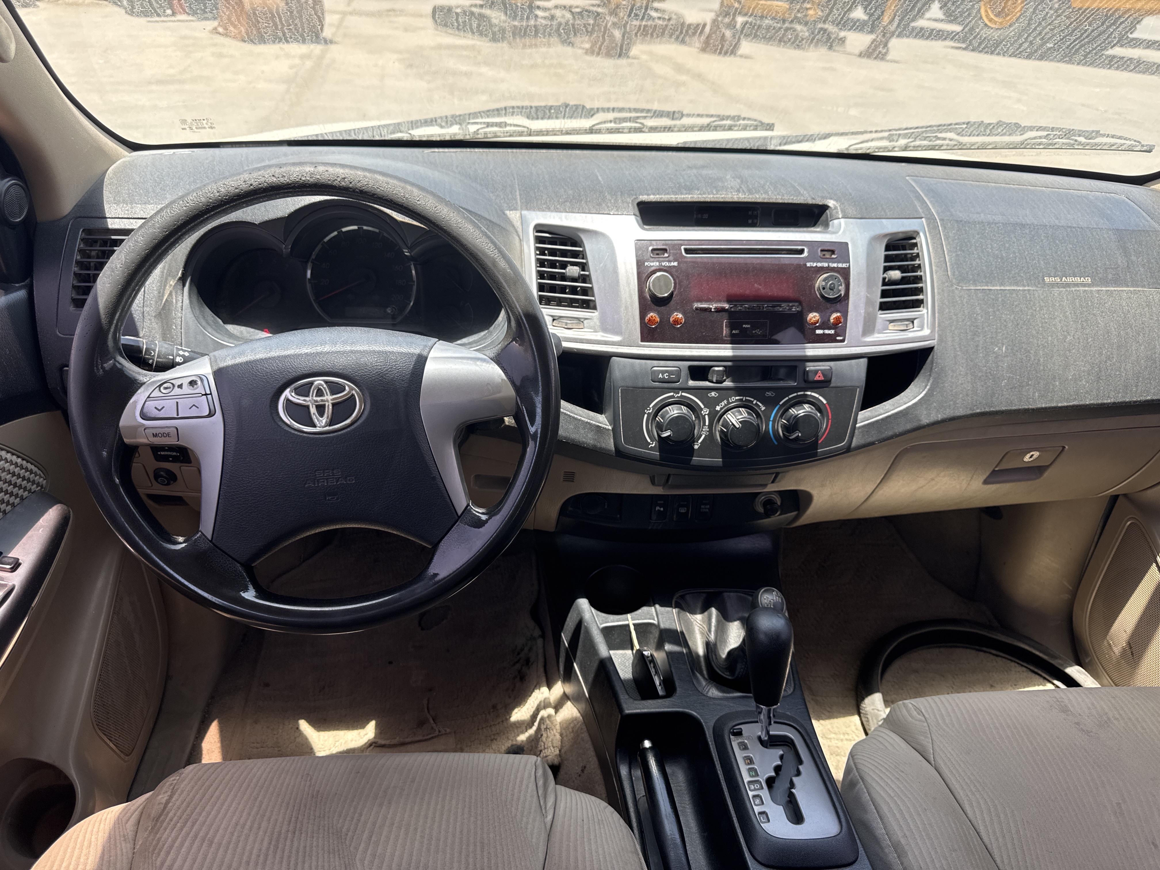 SUV-005-Toyota-Fortuner-SUVs-inspection-Interior-Dashboard-2