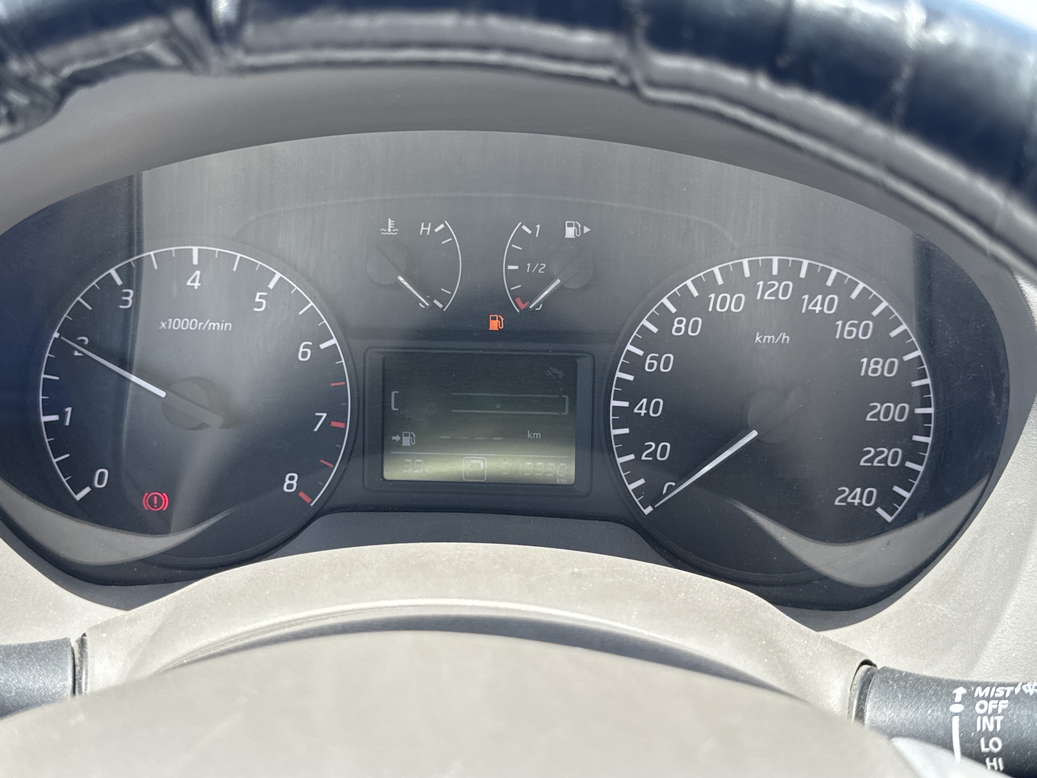 SEV-003-Nissan-Sentra-Sedans-inspection-Interior-Instrument-cluster-2