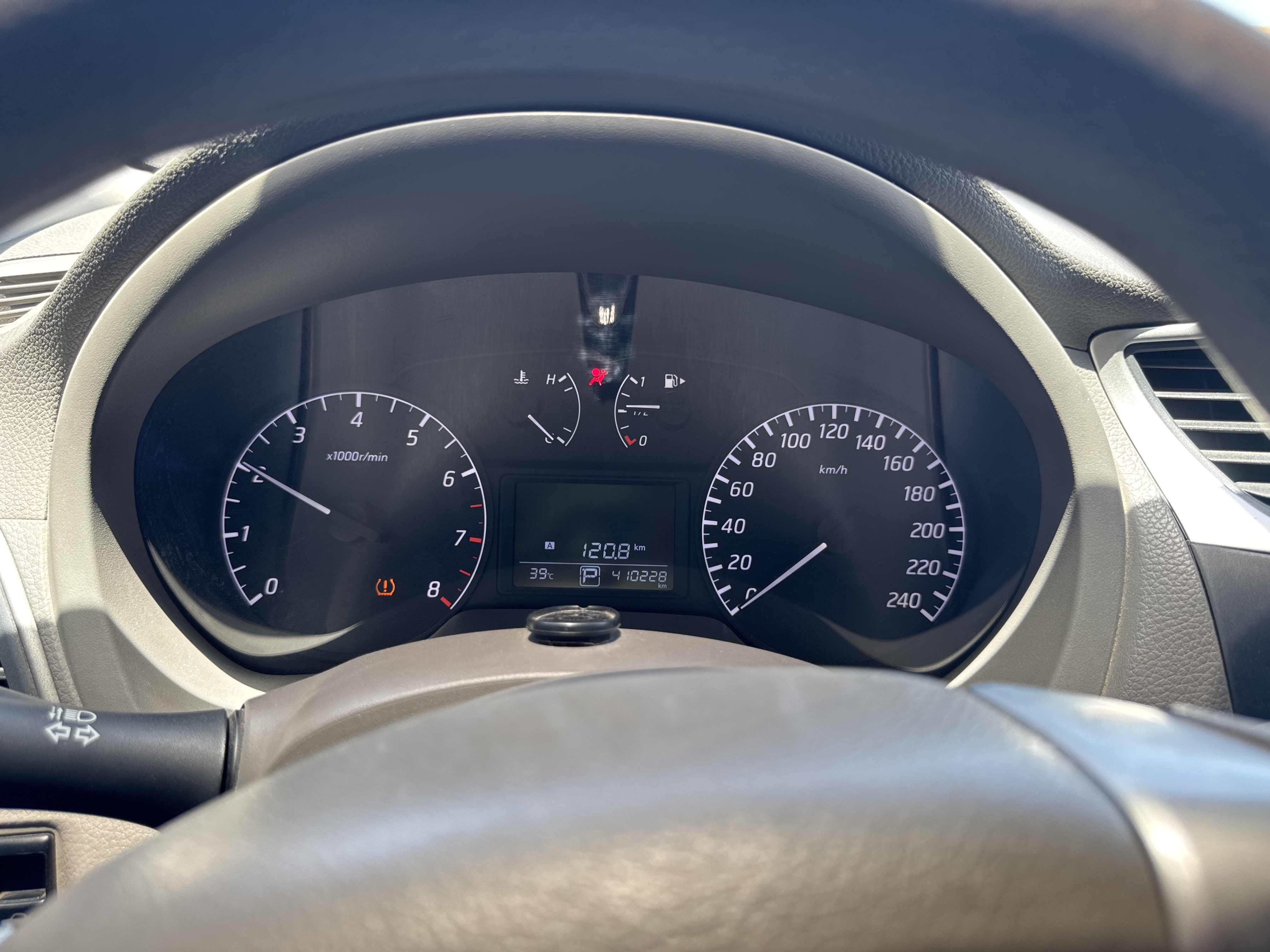 SEV-002-Nissan-Sentra-Sedans-inspection-Interior-Instrument-cluster-2