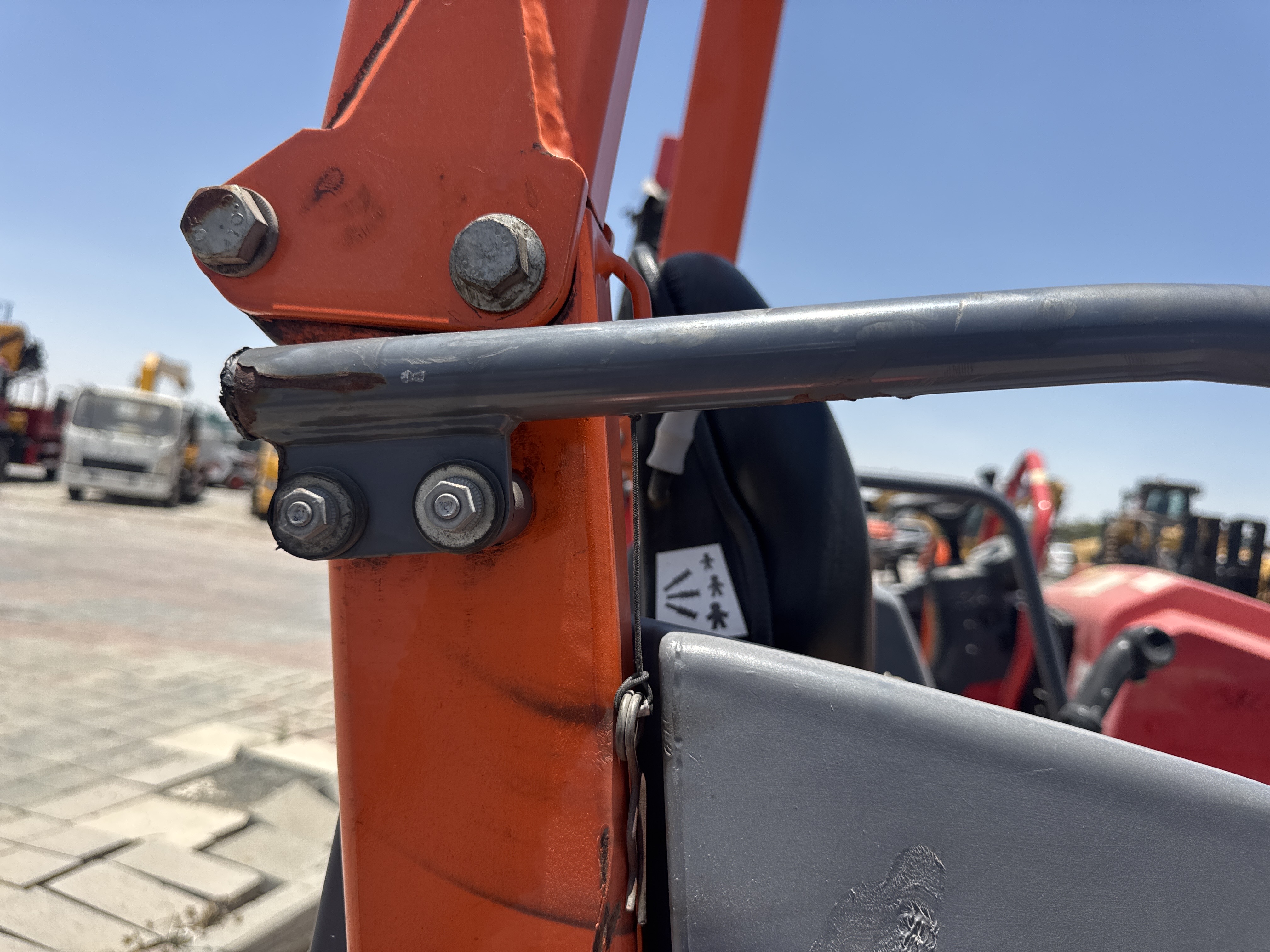 SRC-019-Hamm-HD-12-VV-Tandem-rollers-inspection-Structure-Handrails-1
