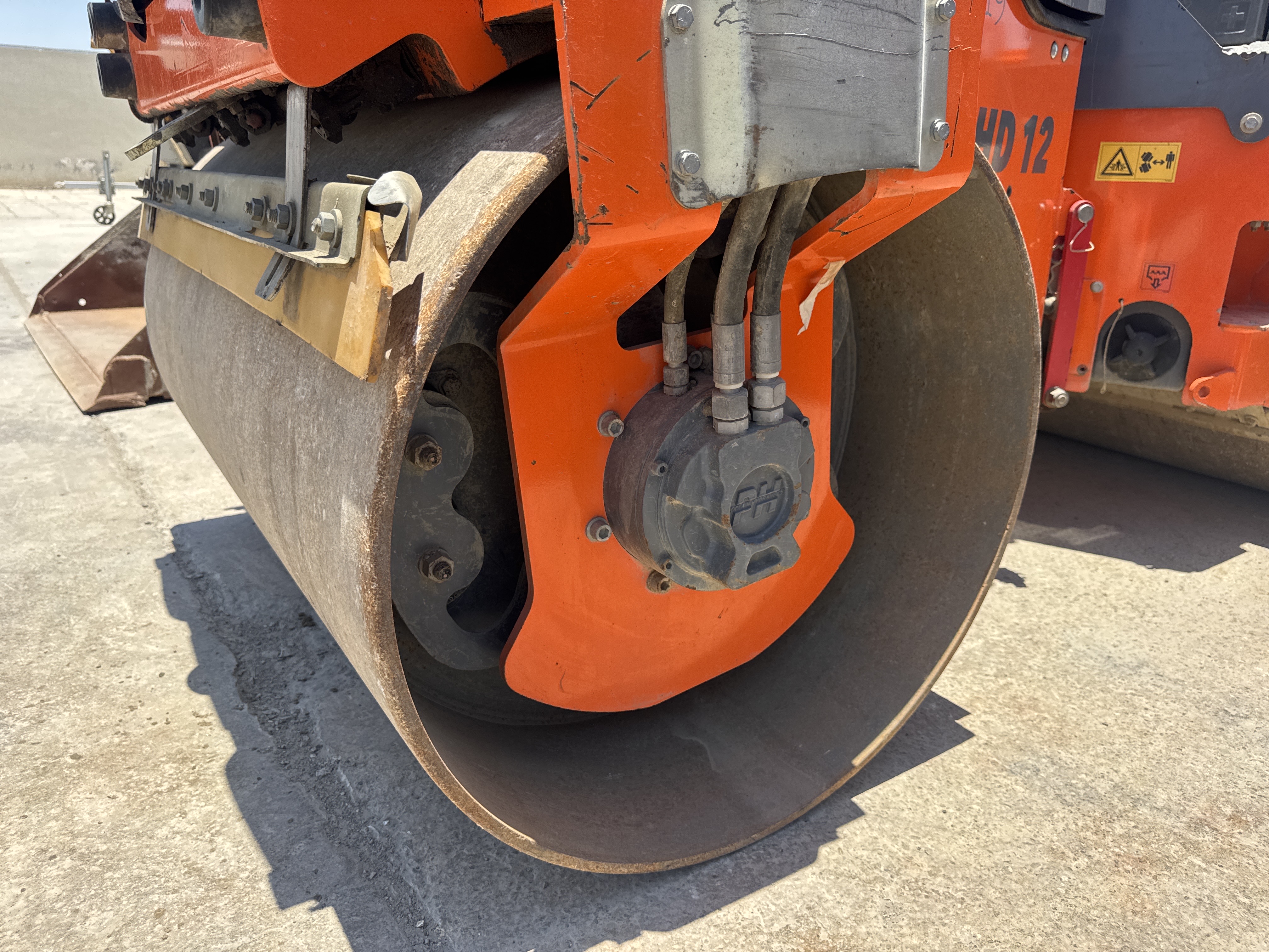 SRC-019-Hamm-HD-12-VV-Tandem-rollers-inspection-Structure-Front-drum-forks-1