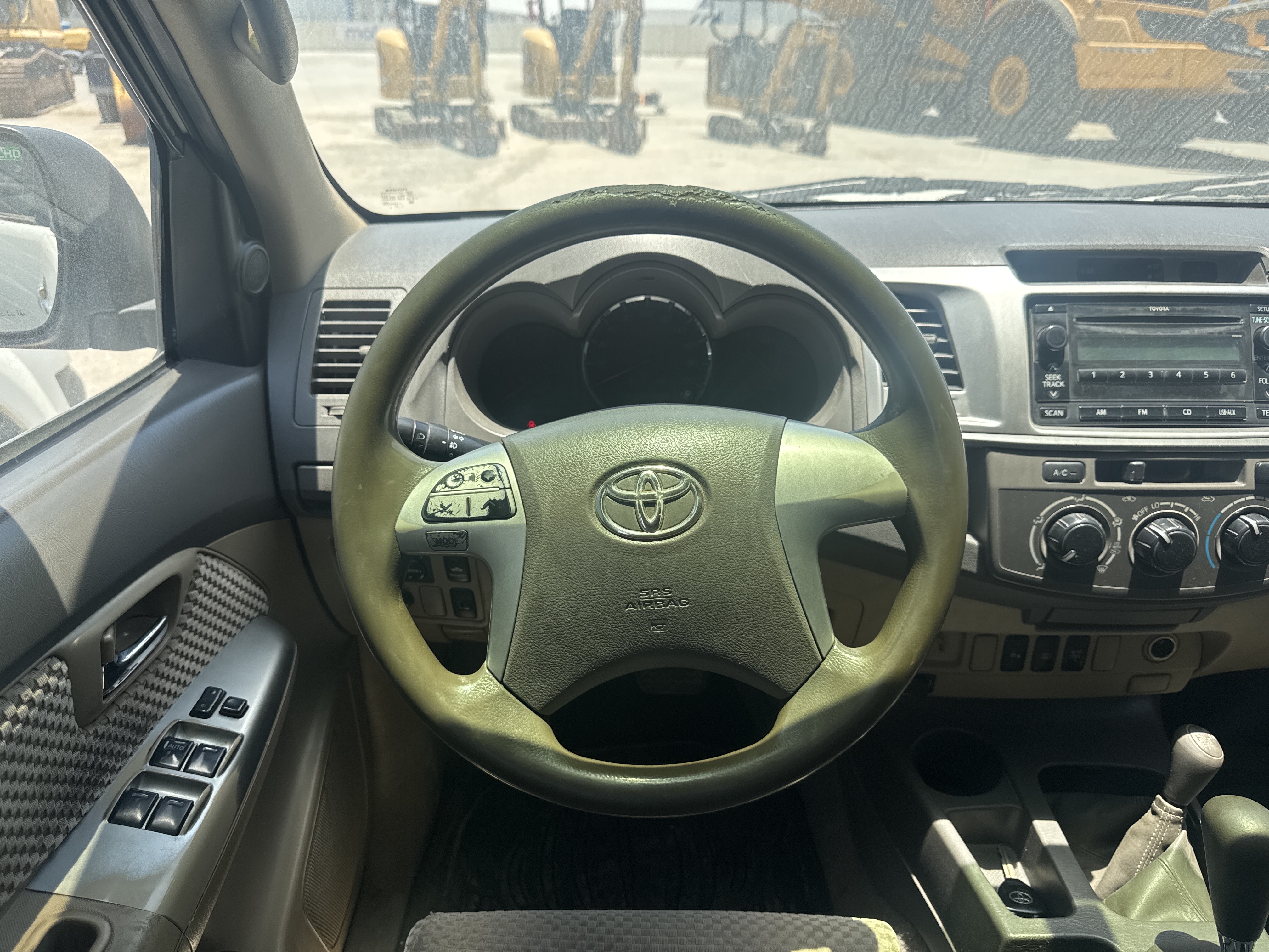 SUV-001-Toyota-Fortuner-SUVs-inspection-Interior-Steering-wheel-2