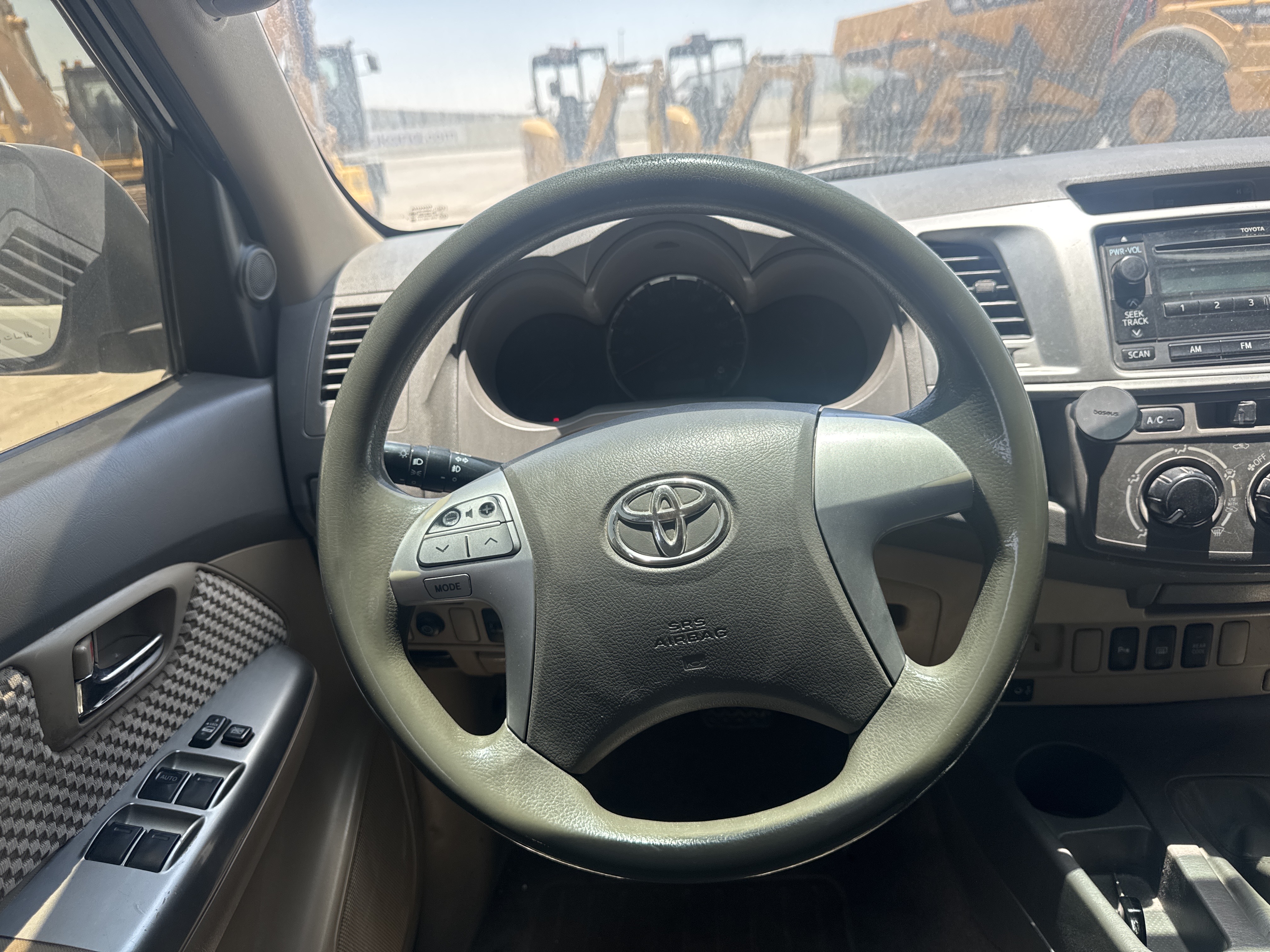 SUV-002-Toyota-Fortuner-SUVs-inspection-Interior-Steering-wheel-2