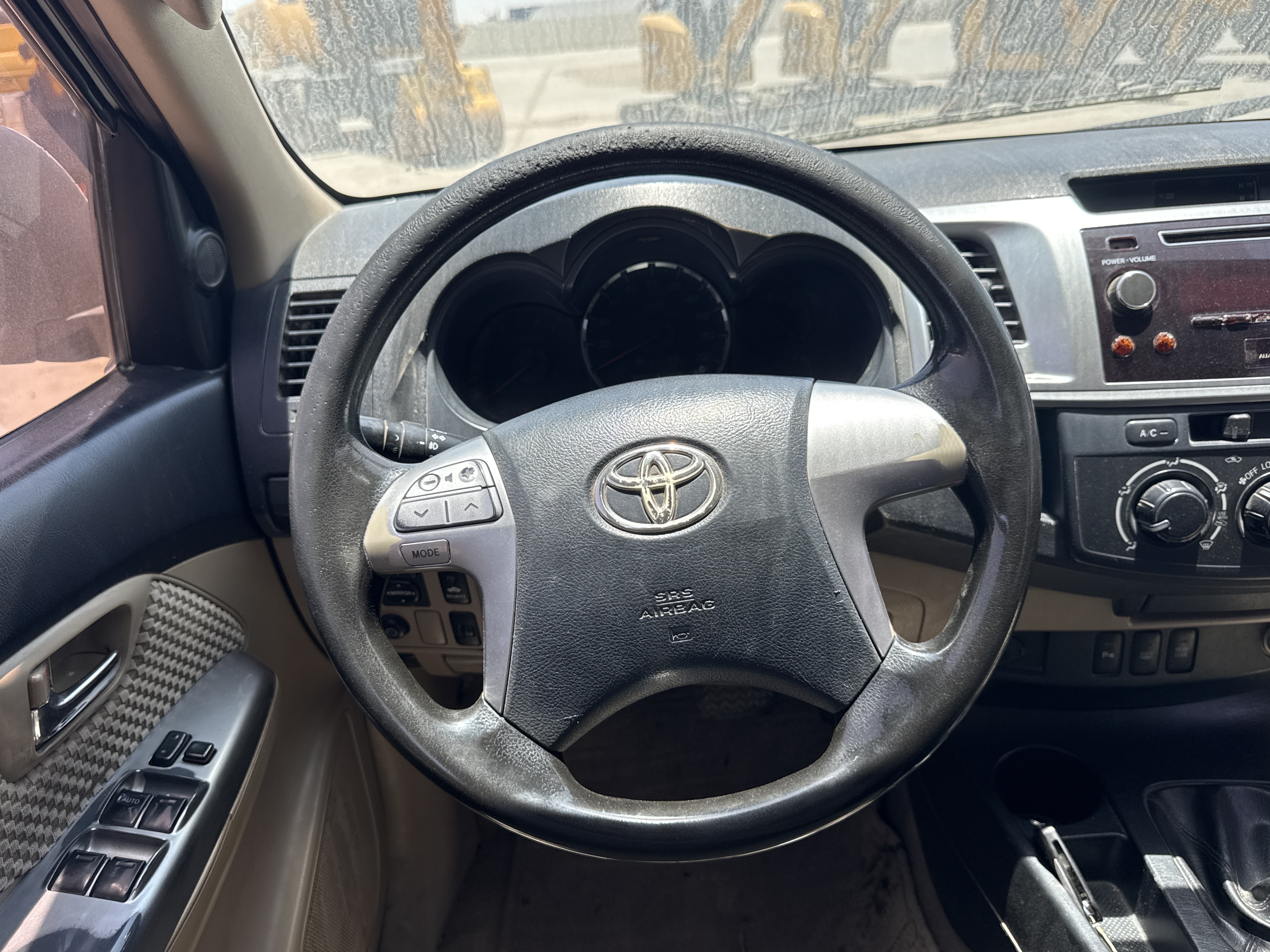 SUV-005-Toyota-Fortuner-SUVs-inspection-Interior-Steering-wheel-2