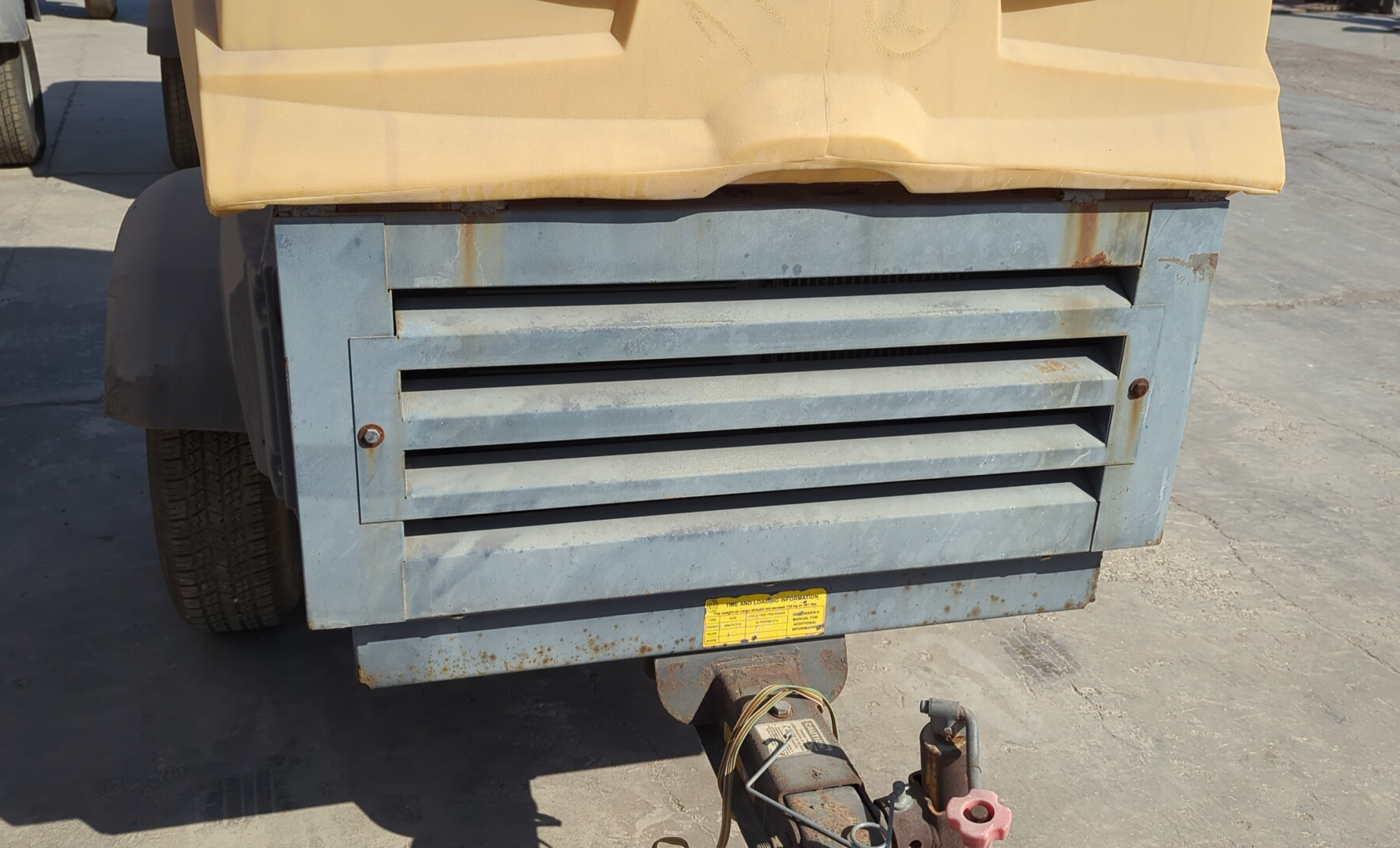 ACA-006-أطلس-كوبكو-XAS-185-T4F-كومبريسرات-هواء-فحص-الهيكل-الصفائح-المعدنية-(الفيبرجلاس)-1