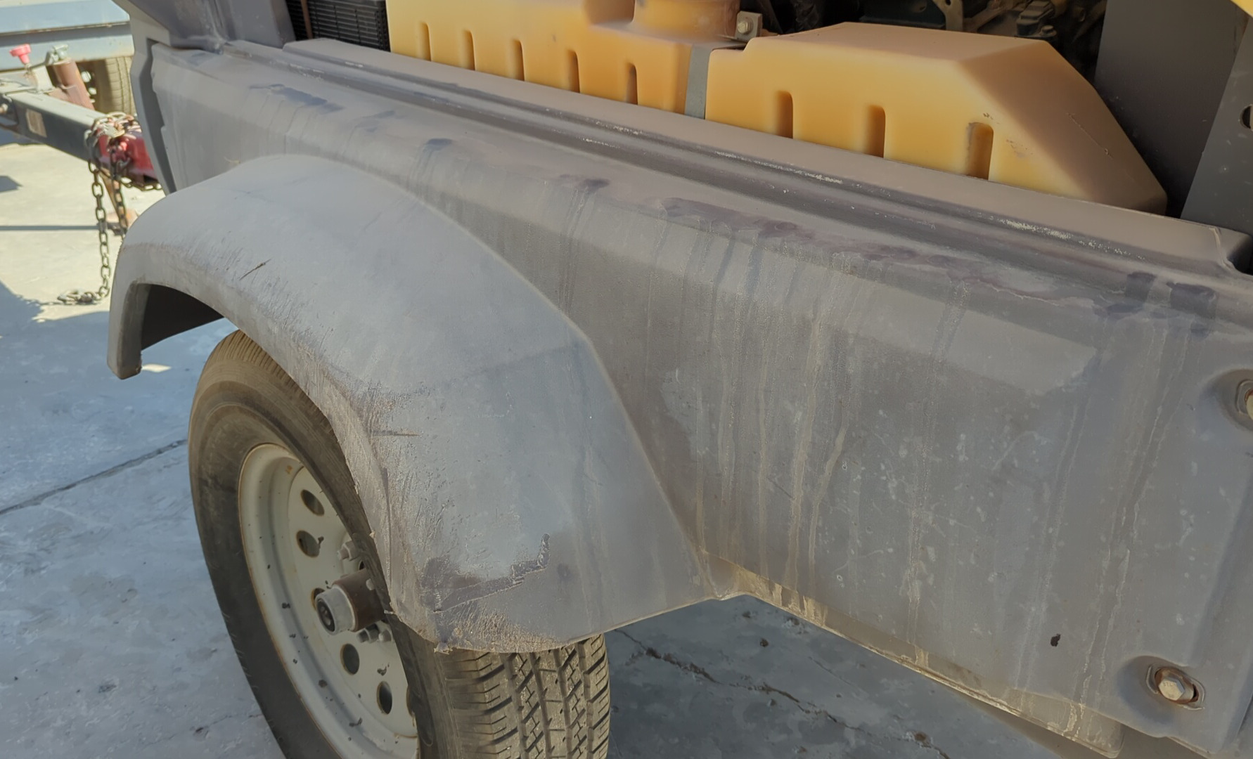 ACA-006-أطلس-كوبكو-XAS-185-T4F-كومبريسرات-هواء-فحص-الهيكل-الصفائح-المعدنية-(الفيبرجلاس)-1