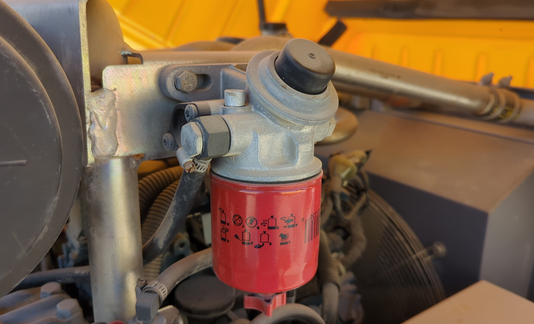 ACA-006-أطلس-كوبكو-XAS-185-T4F-كومبريسرات-هواء-فحص-المحرك-تسريب-الوقود-1