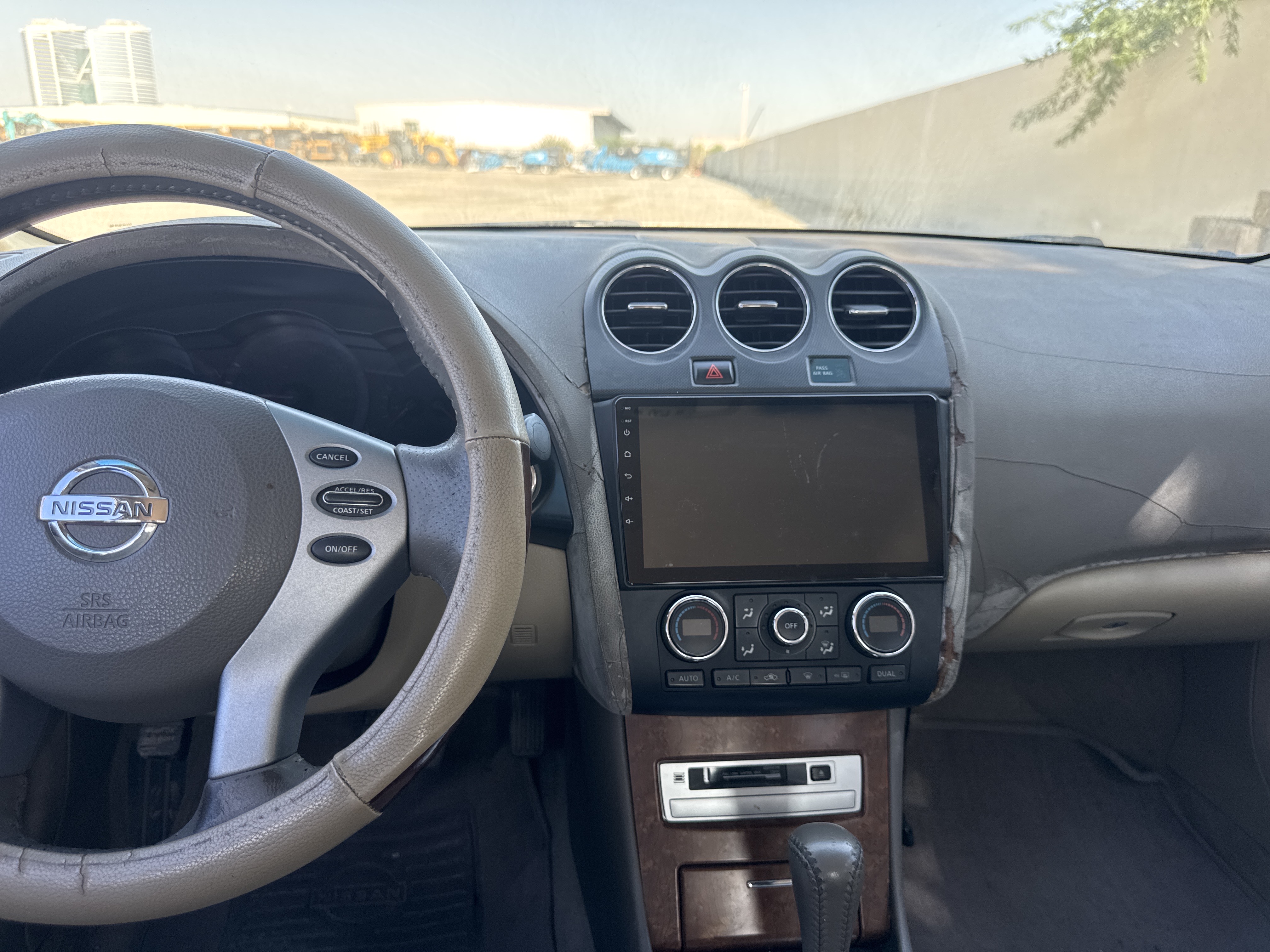 SEV-004-نيسان-Altima-سيارات-فحص-المظهر-الداخلي-الشاشة-المركزية-1