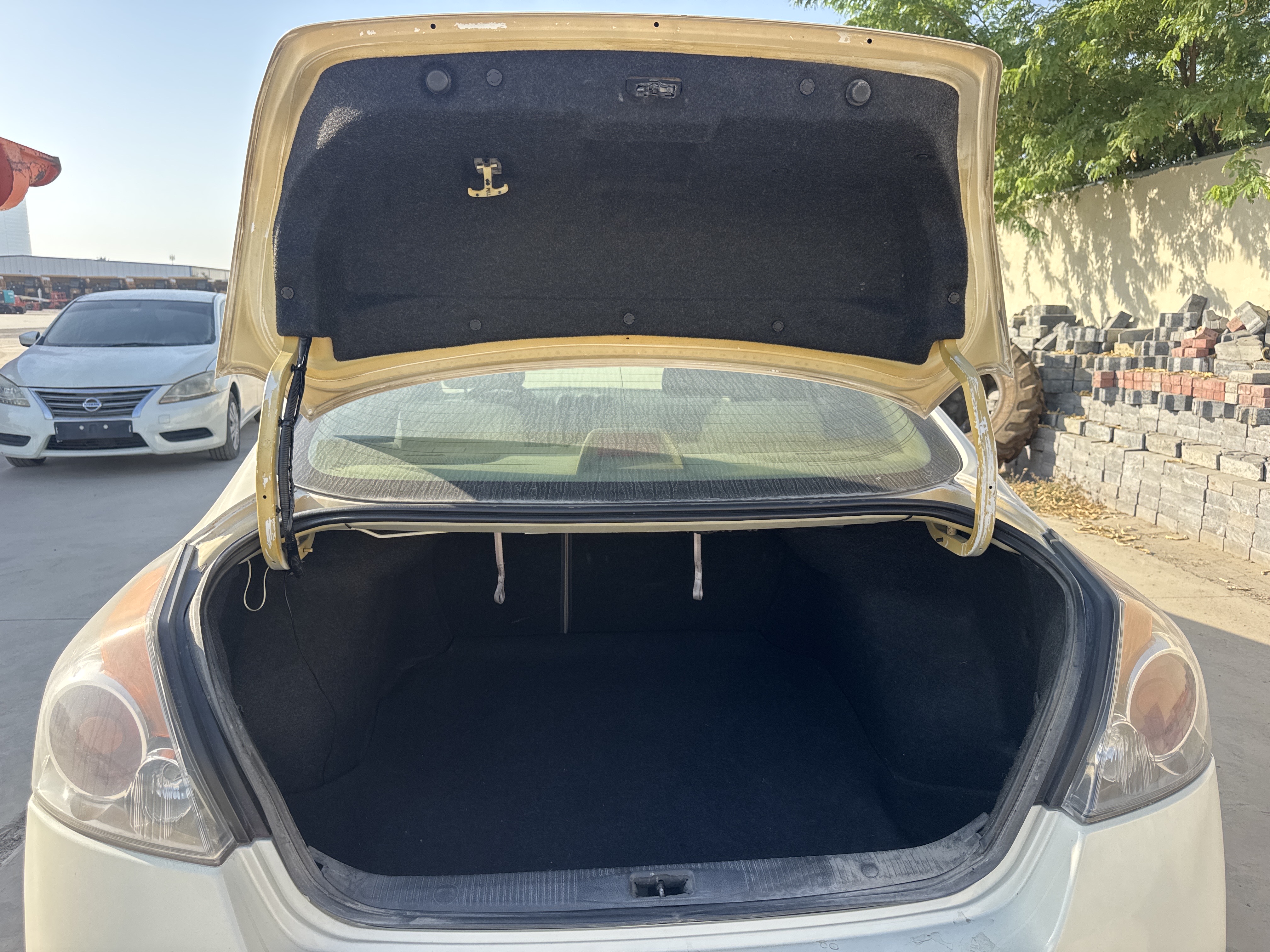 SEV-004-نيسان-Altima-سيارات-فحص-المظهر-الخارجي-باب-صندوق-السيارة-1