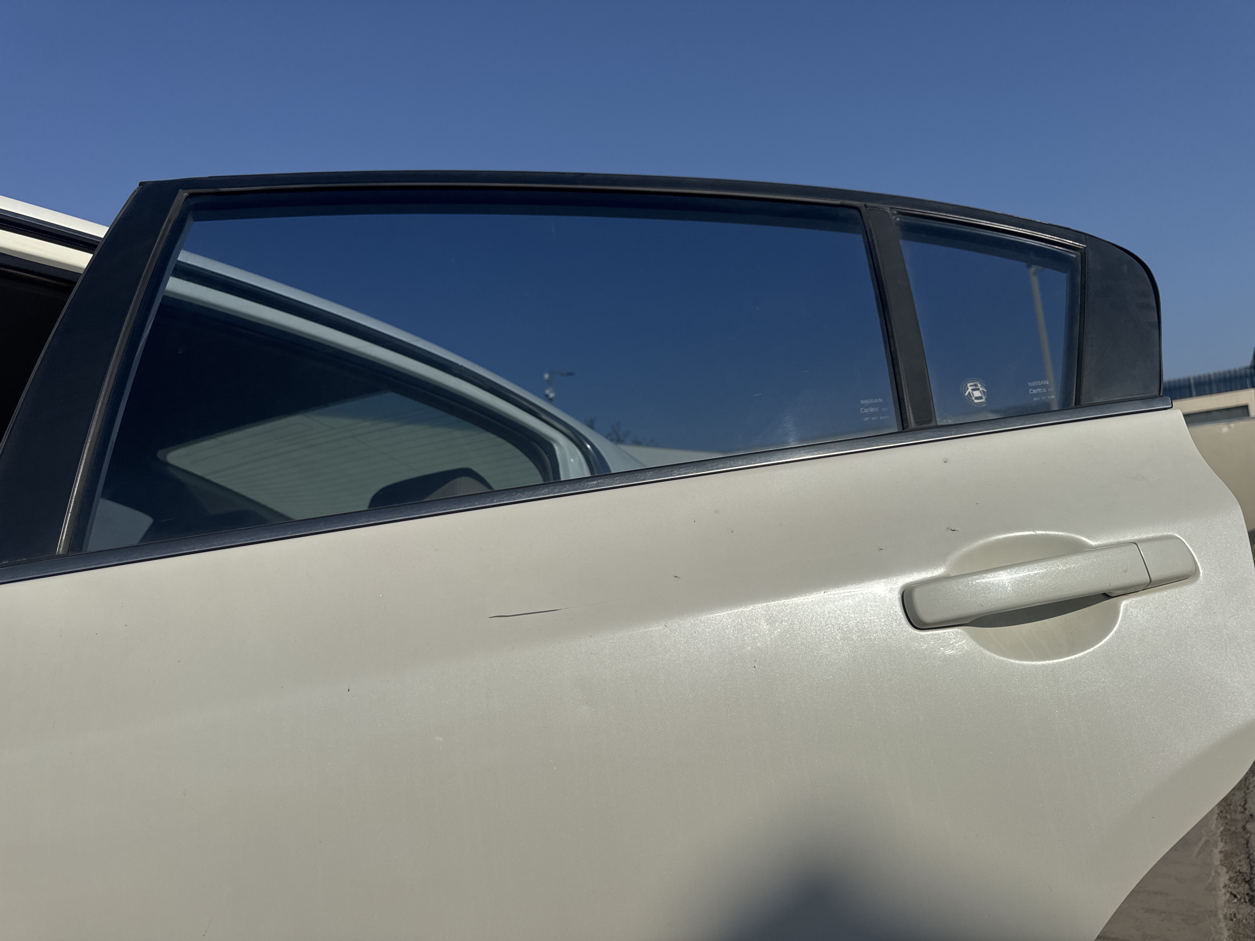 SEV-004-نيسان-Altima-سيارات-فحص-المظهر-الخارجي-زجاج-الباب-الخلفي-الأيسر-1