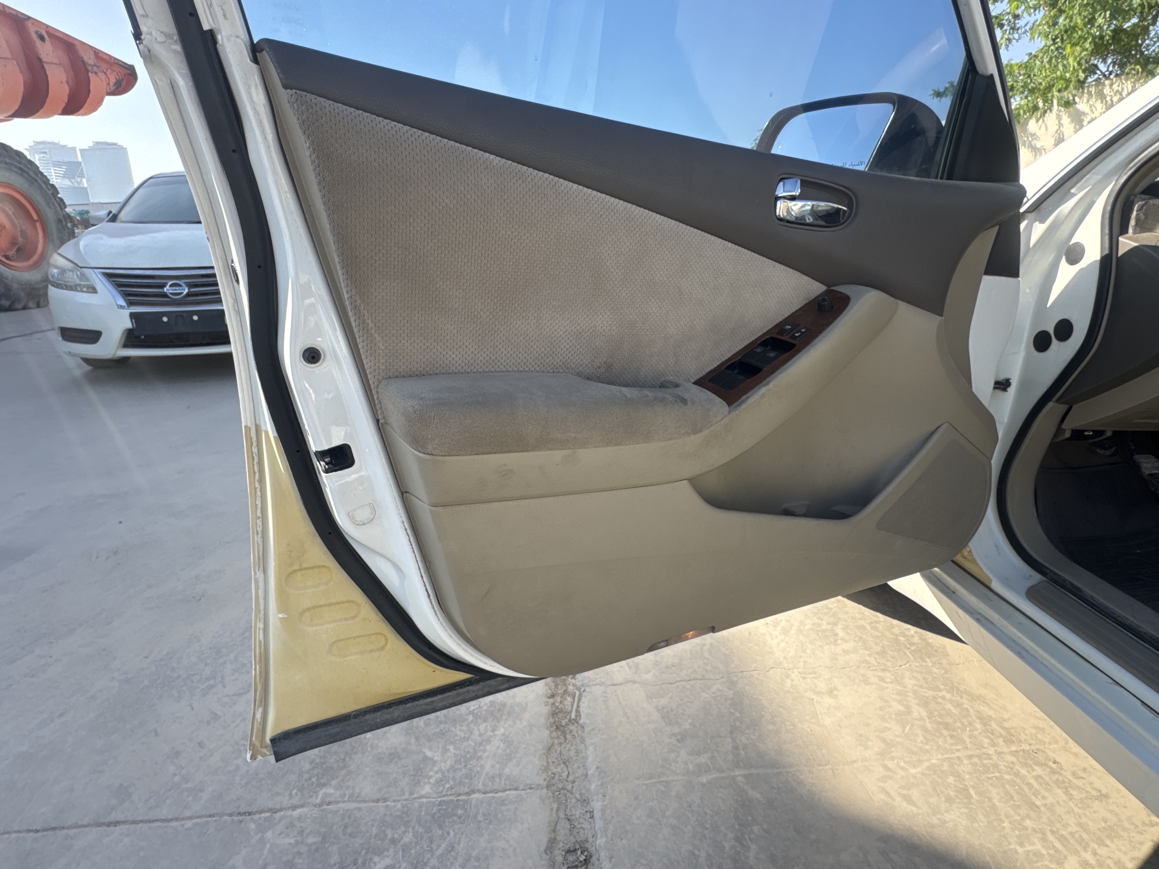SEV-004-نيسان-Altima-سيارات-فحص-المظهر-الداخلي-بطانة-الأبواب-الداخلية-1