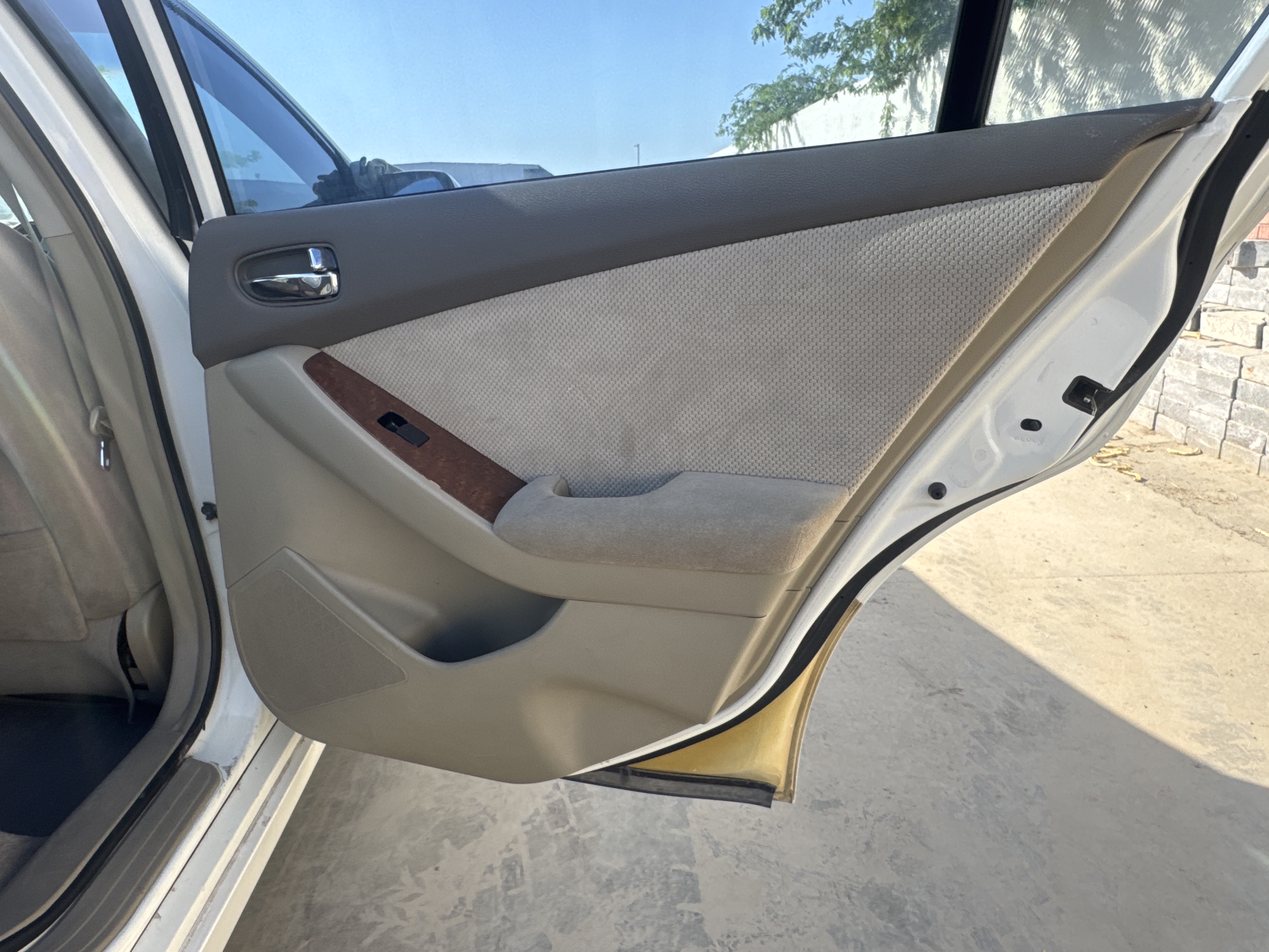 SEV-004-نيسان-Altima-سيارات-فحص-المظهر-الداخلي-بطانة-الأبواب-الداخلية-1