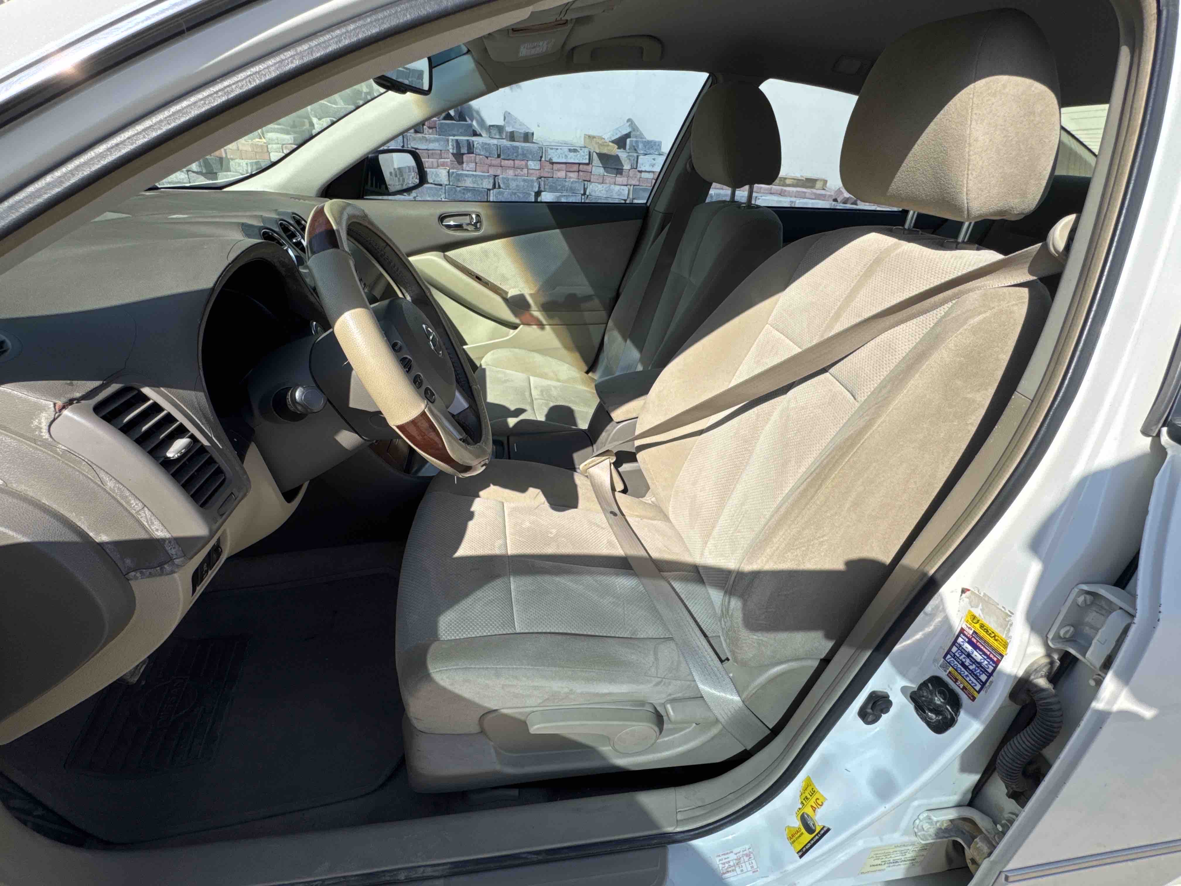 SEV-004-نيسان-Altima-سيارات-فحص-المظهر-الداخلي-أحزمة-الأمان-1