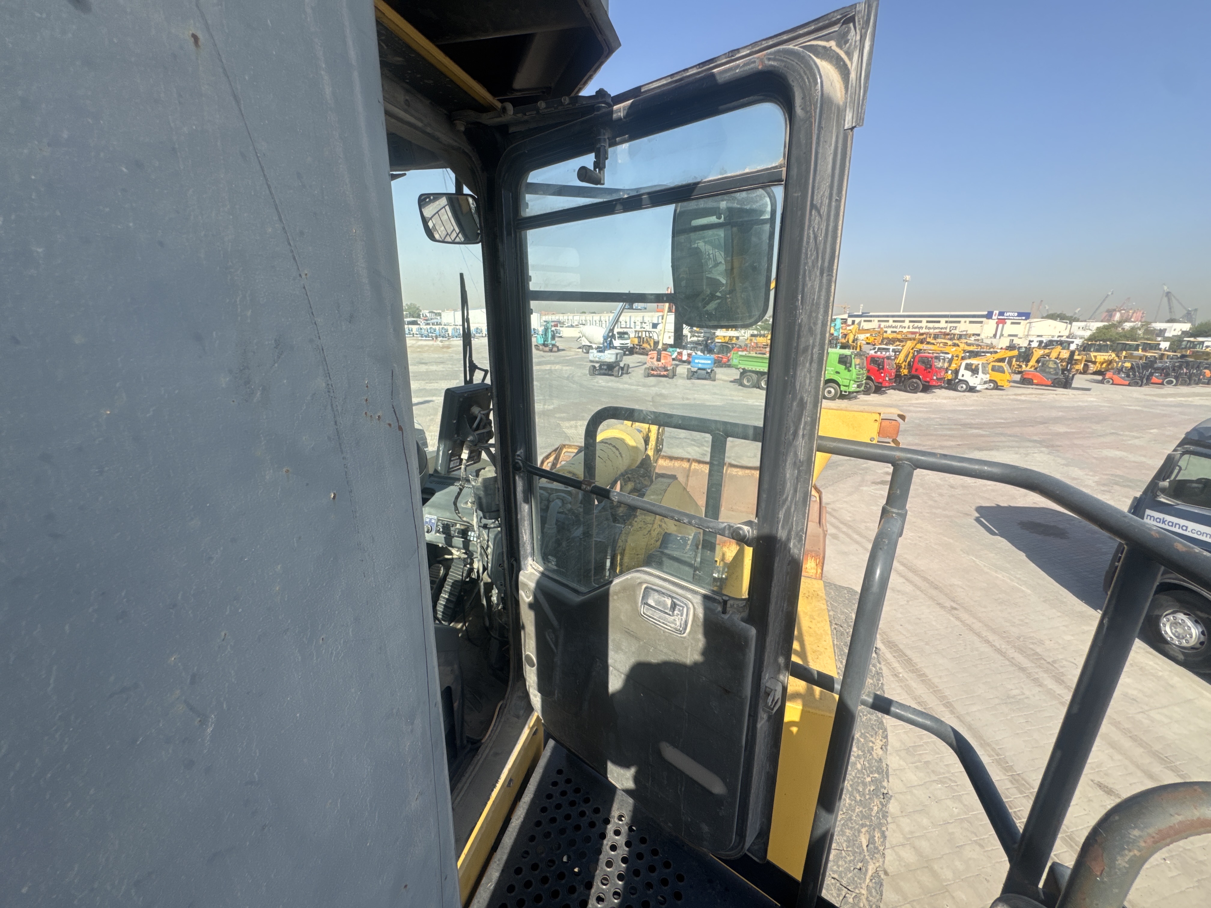 WHL-019-كوماتسو-WA900-3E0-لوادر-بعجلات-فحص-الهيكل-الأبواب-1