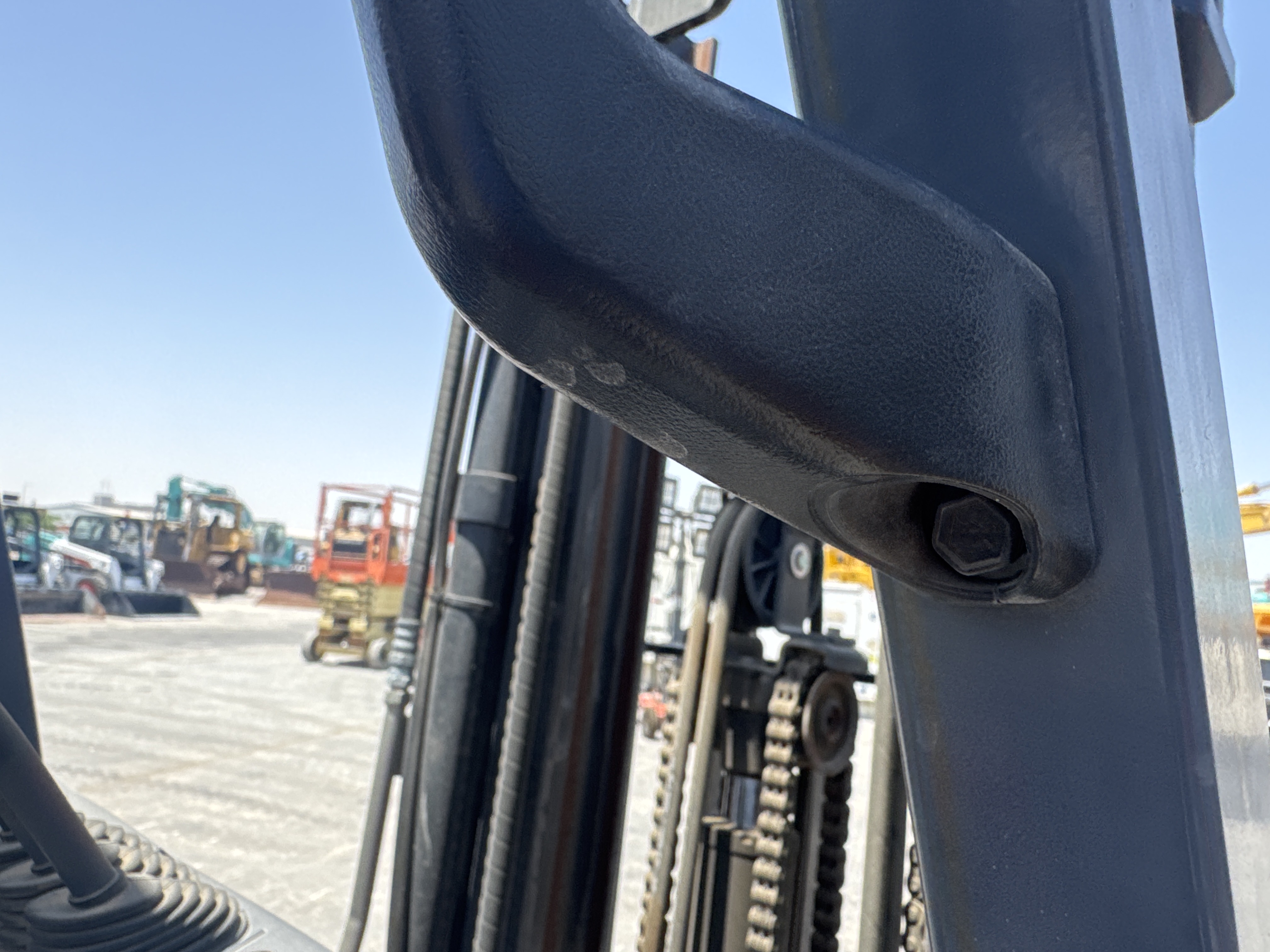 FLM-002-Toyota-8FBCU25-Forklifts-inspection-Structure-Handrails-1