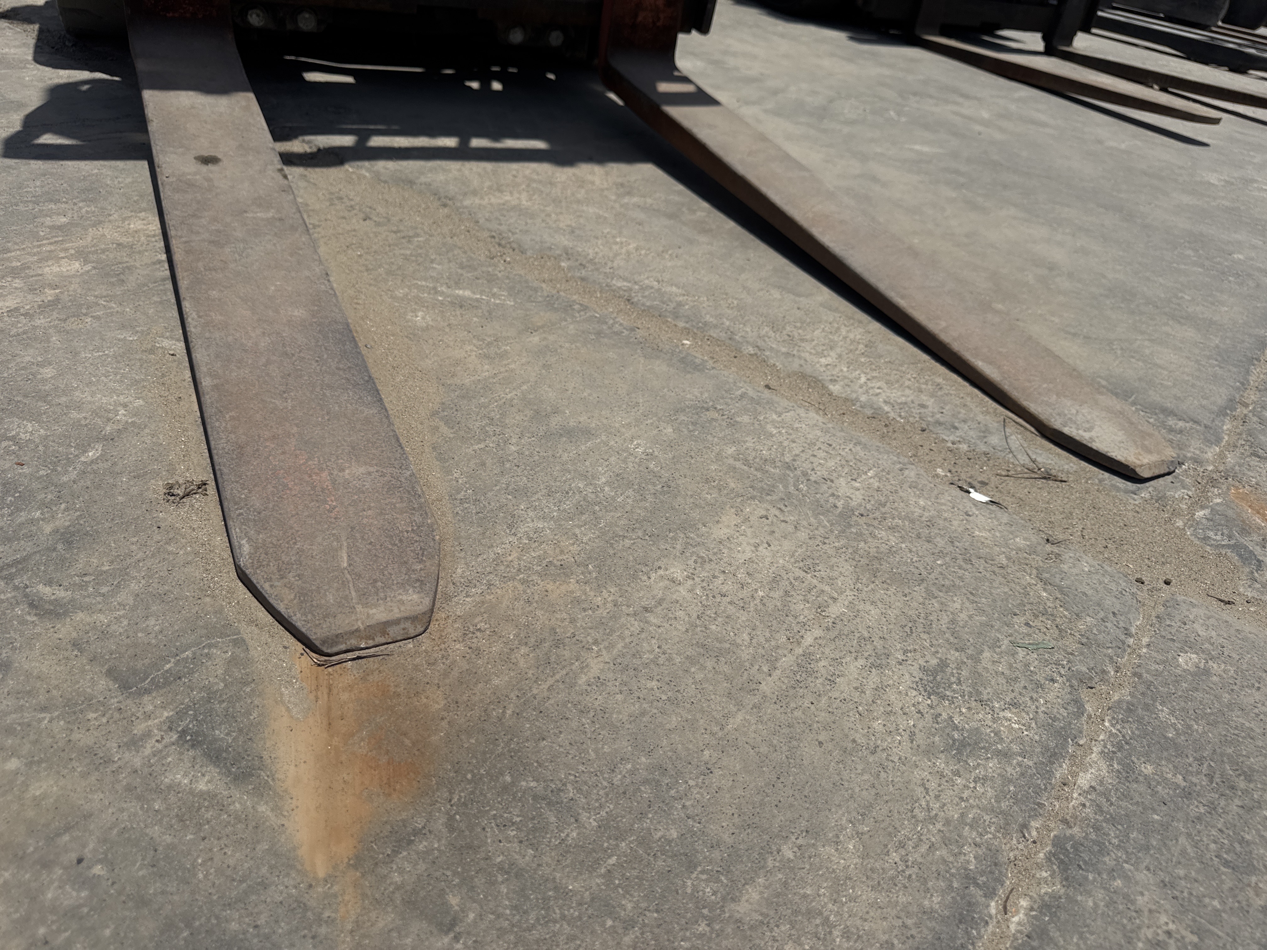 FLM-002-Toyota-8FBCU25-Forklifts-inspection-Chassis-Forks-1