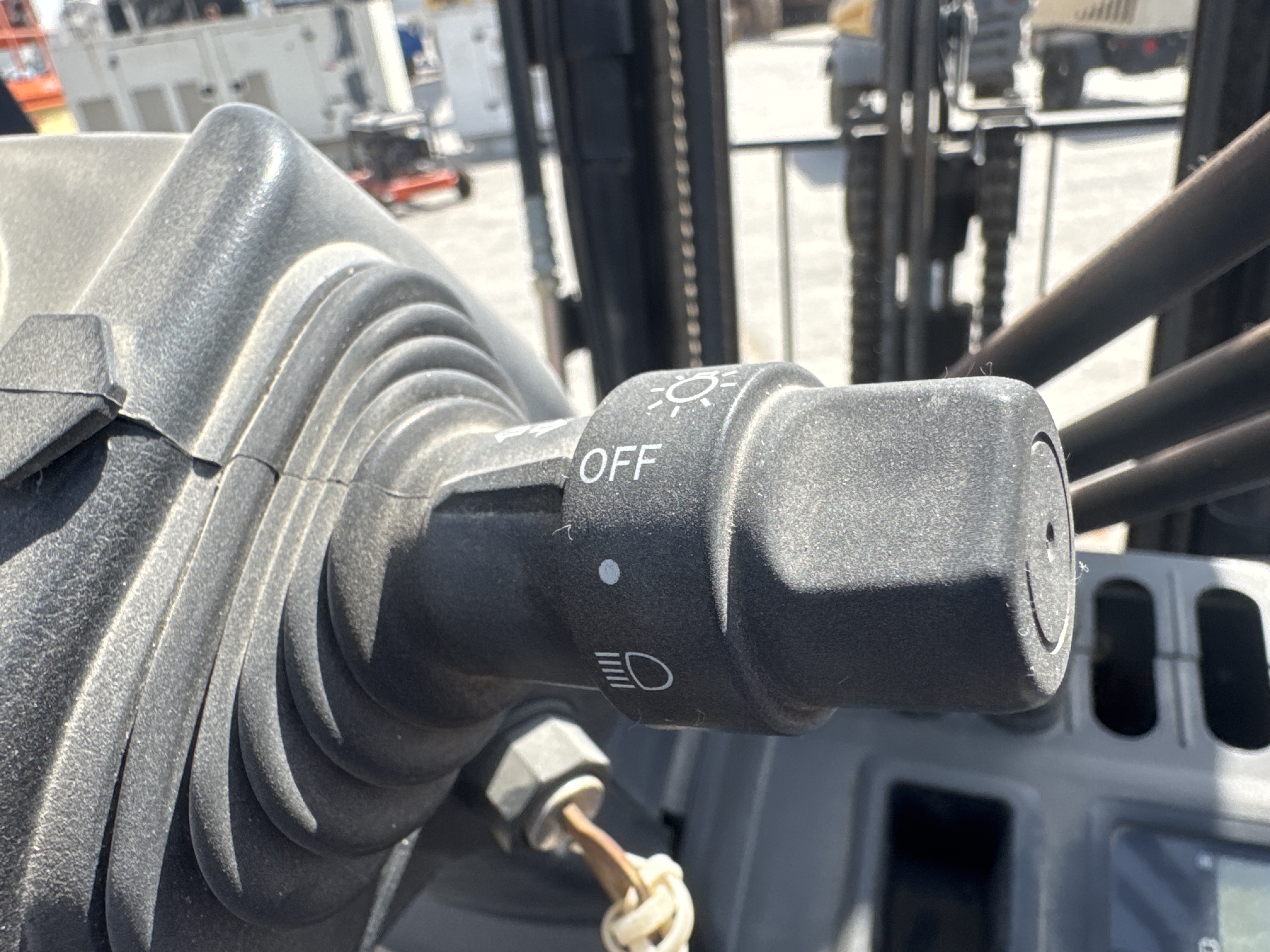 FLM-002-Toyota-8FBCU25-Forklifts-inspection-Cabin-Electronic-instrument-board-2