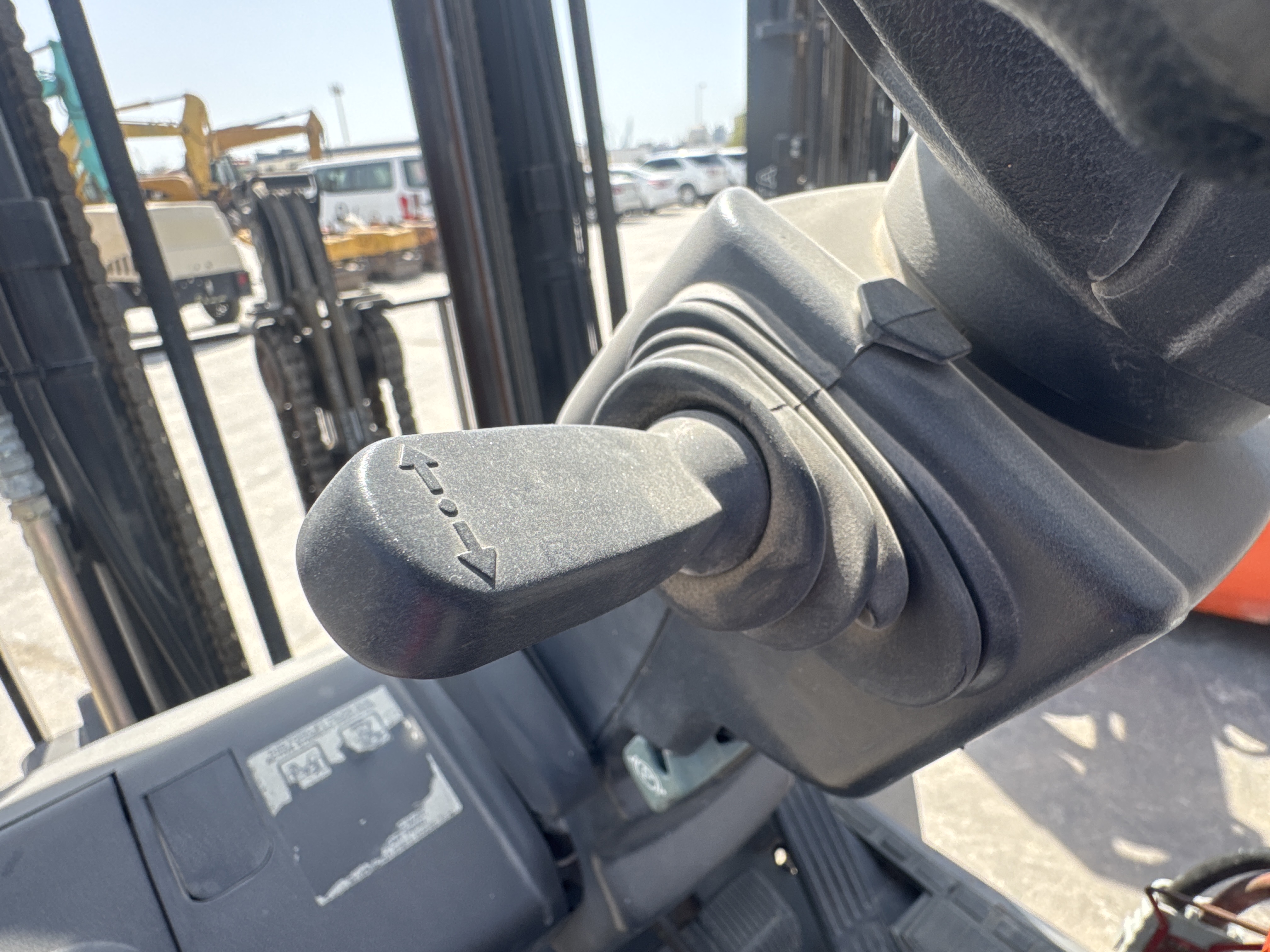 FLM-002-Toyota-8FBCU25-Forklifts-inspection-Cabin-Electronic-instrument-board-3