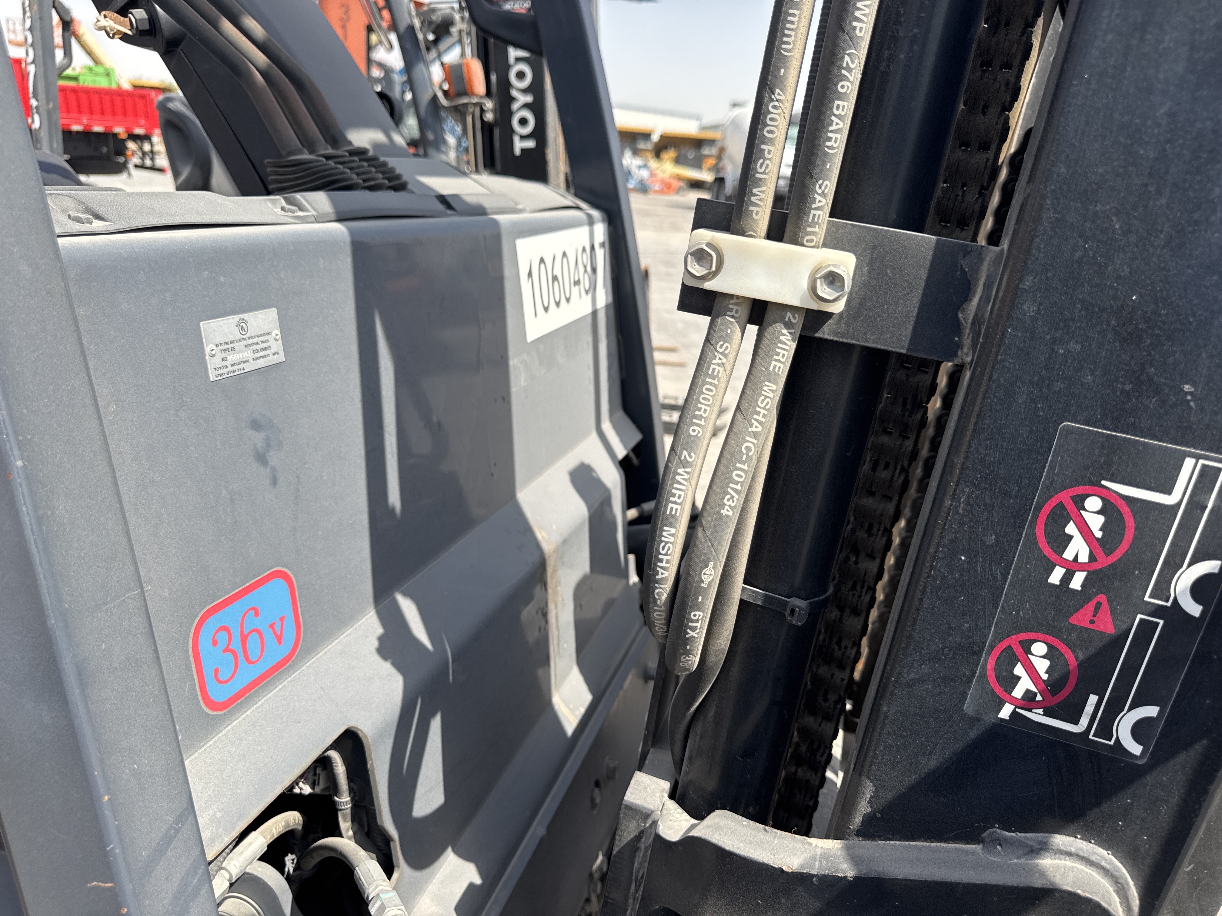 FLM-002-Toyota-8FBCU25-Forklifts-inspection-Hydraulics-Hydraulic-hoses-and-lines-1