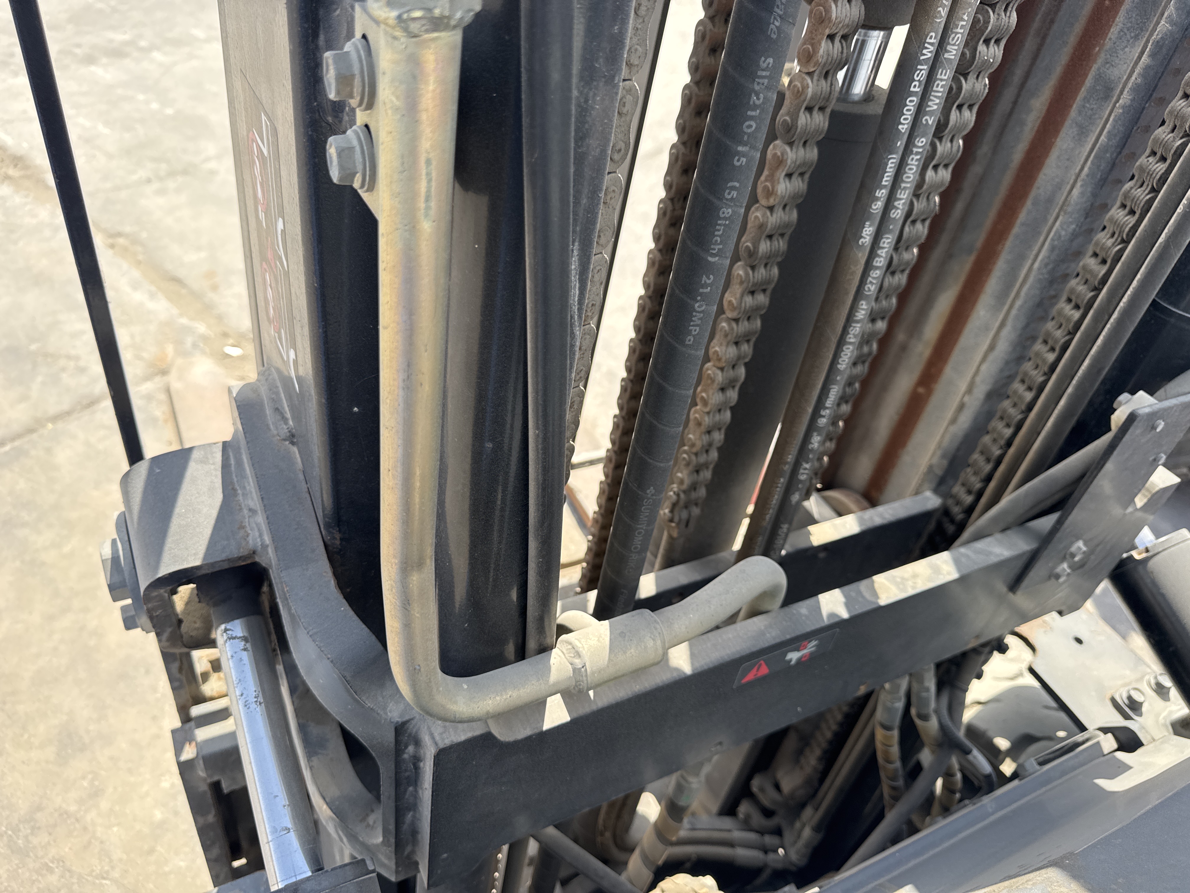 FLM-002-Toyota-8FBCU25-Forklifts-inspection-Hydraulics-Lift-cylinders-1