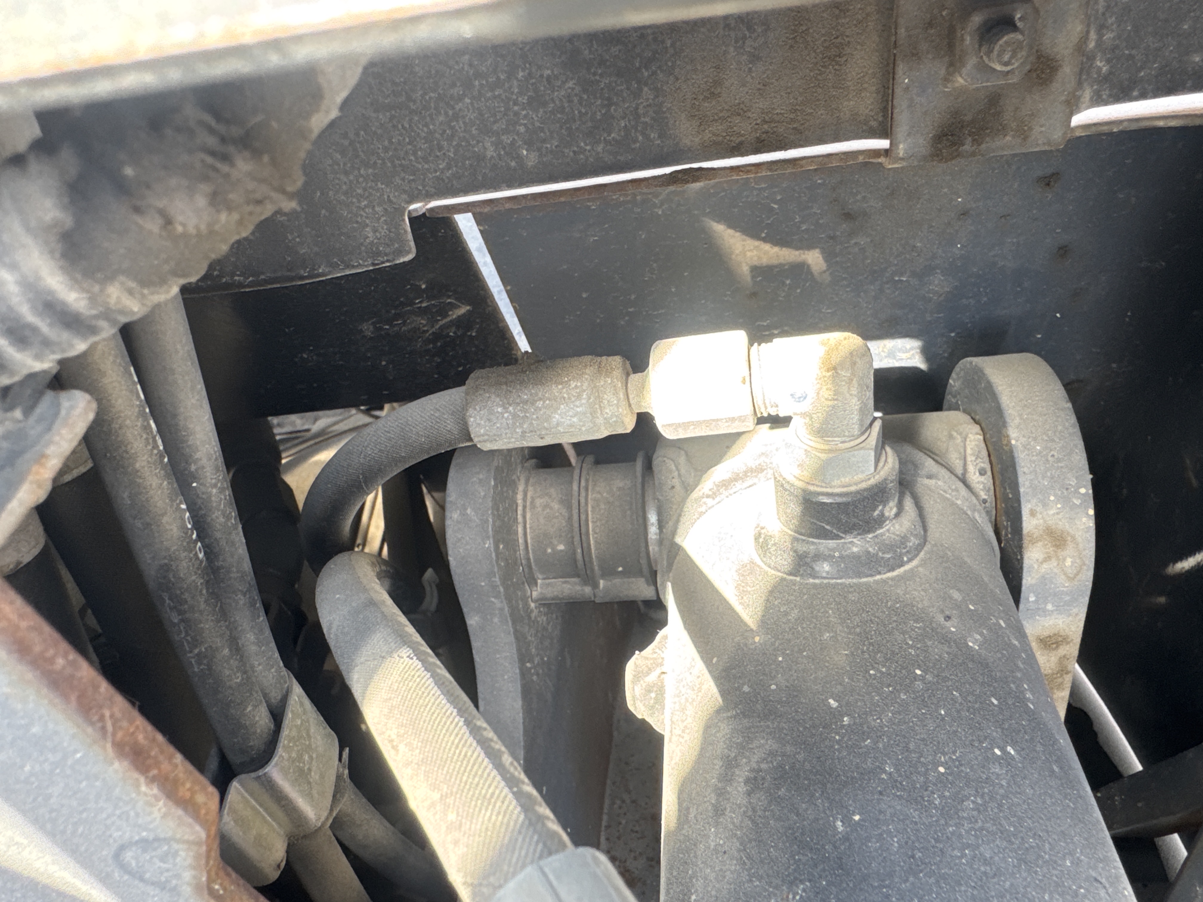 FLM-002-Toyota-8FBCU25-Forklifts-inspection-Hydraulics-Hydraulic-pins-/-locks-1