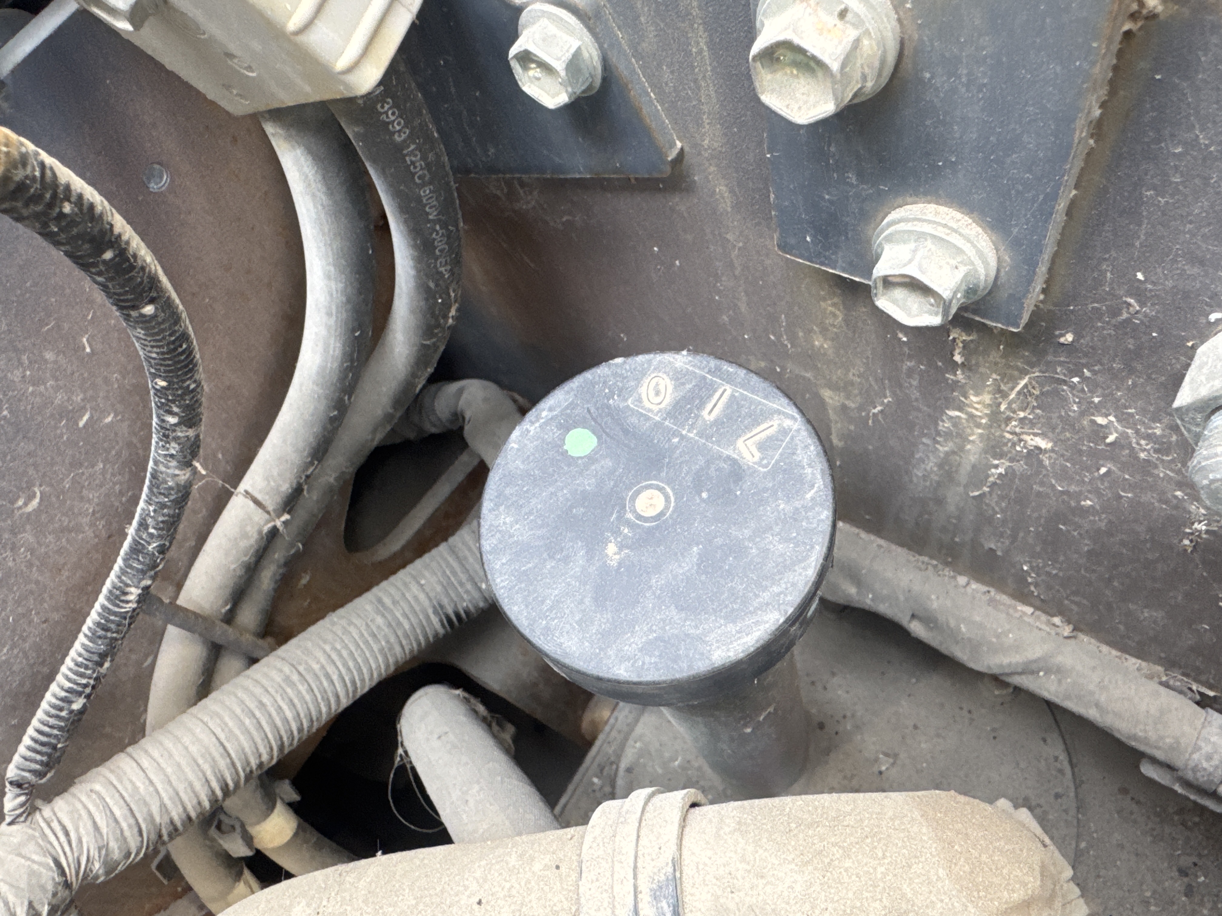 FLM-002-Toyota-8FBCU25-Forklifts-inspection-Hydraulics-Hydraulic-Tank-1