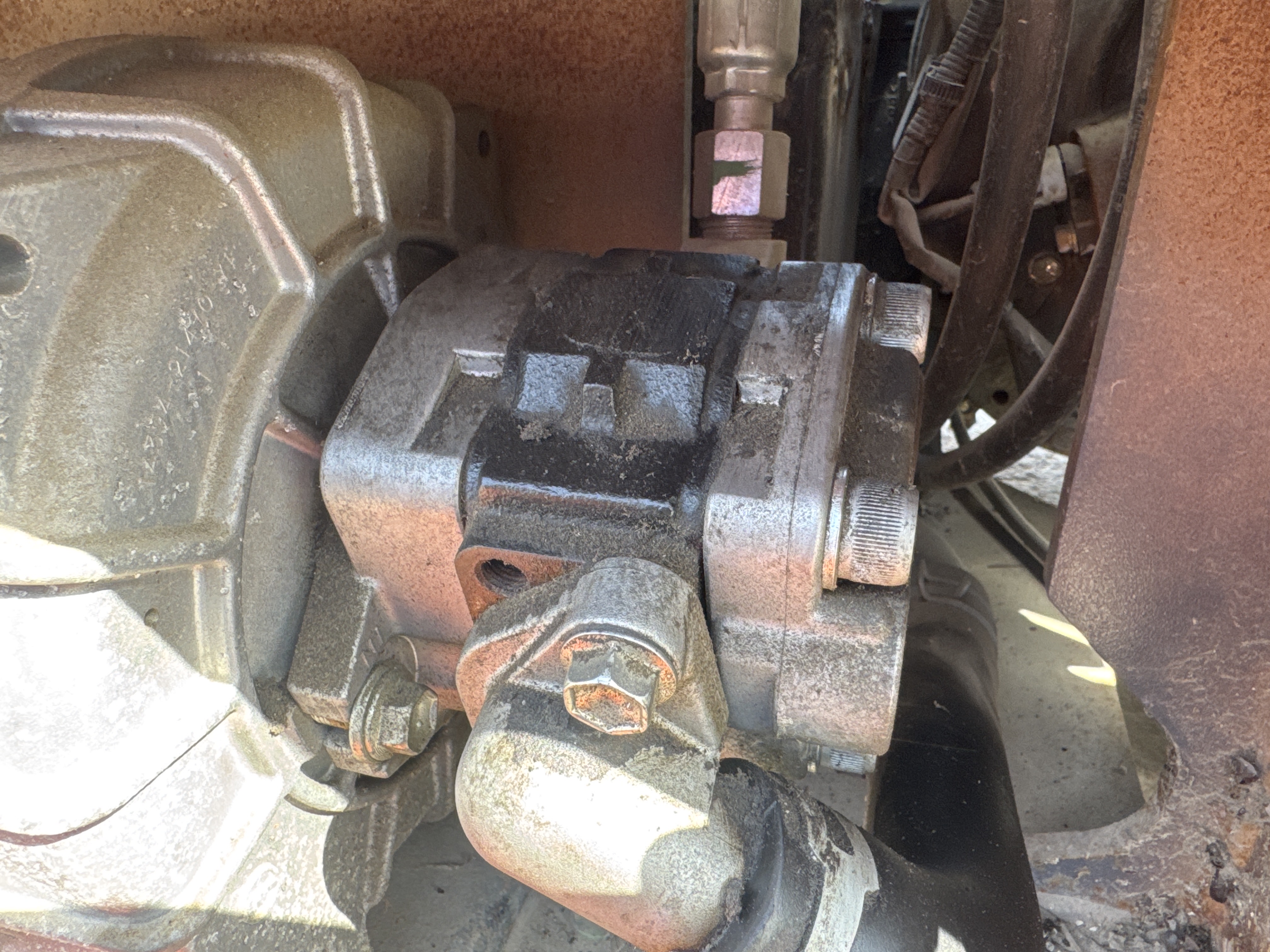 FLM-002-Toyota-8FBCU25-Forklifts-inspection-Hydraulics-Hydraulic-pump-1
