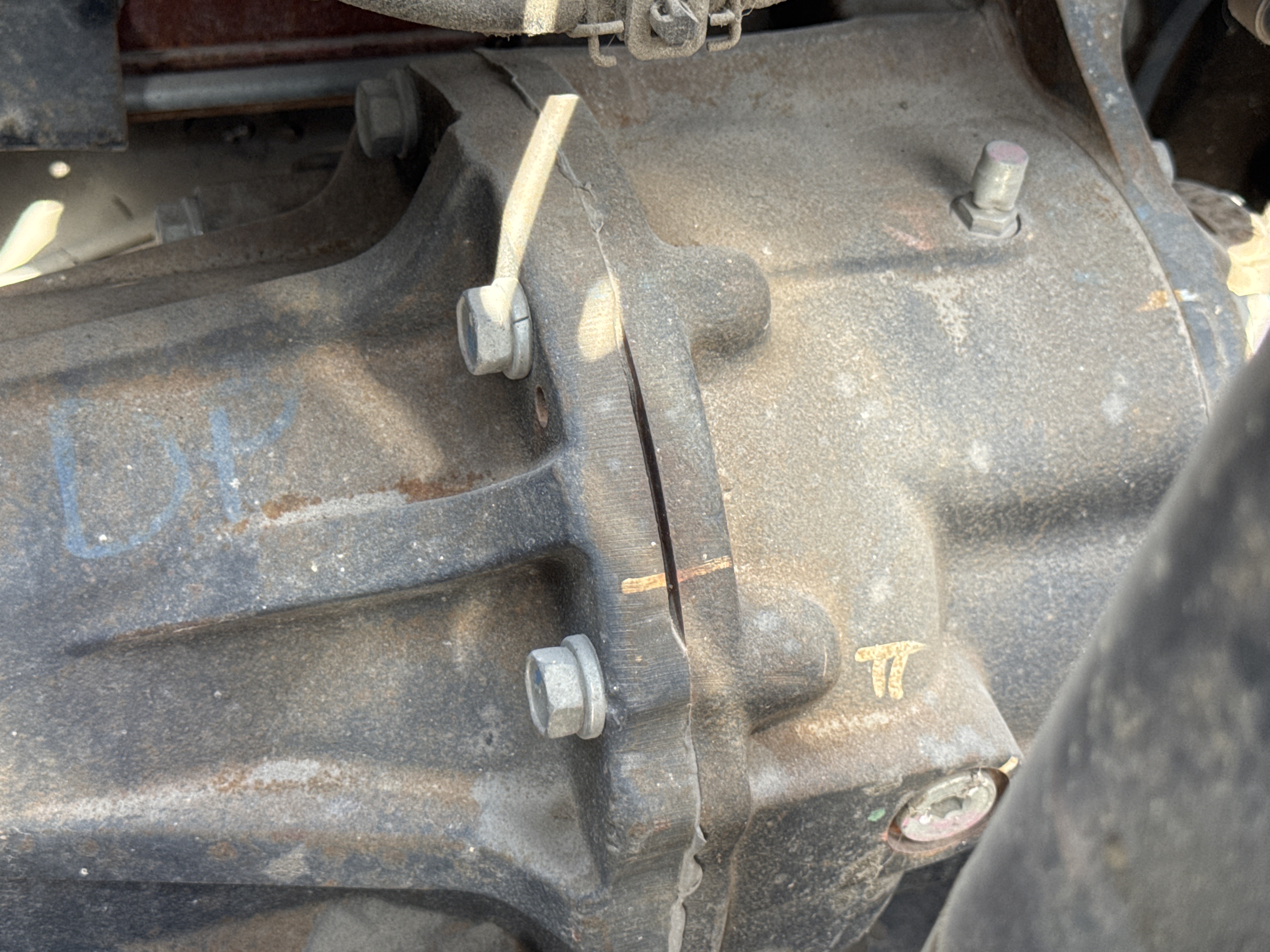FLM-002-Toyota-8FBCU25-Forklifts-inspection-Drive-system-Axle-housing-1