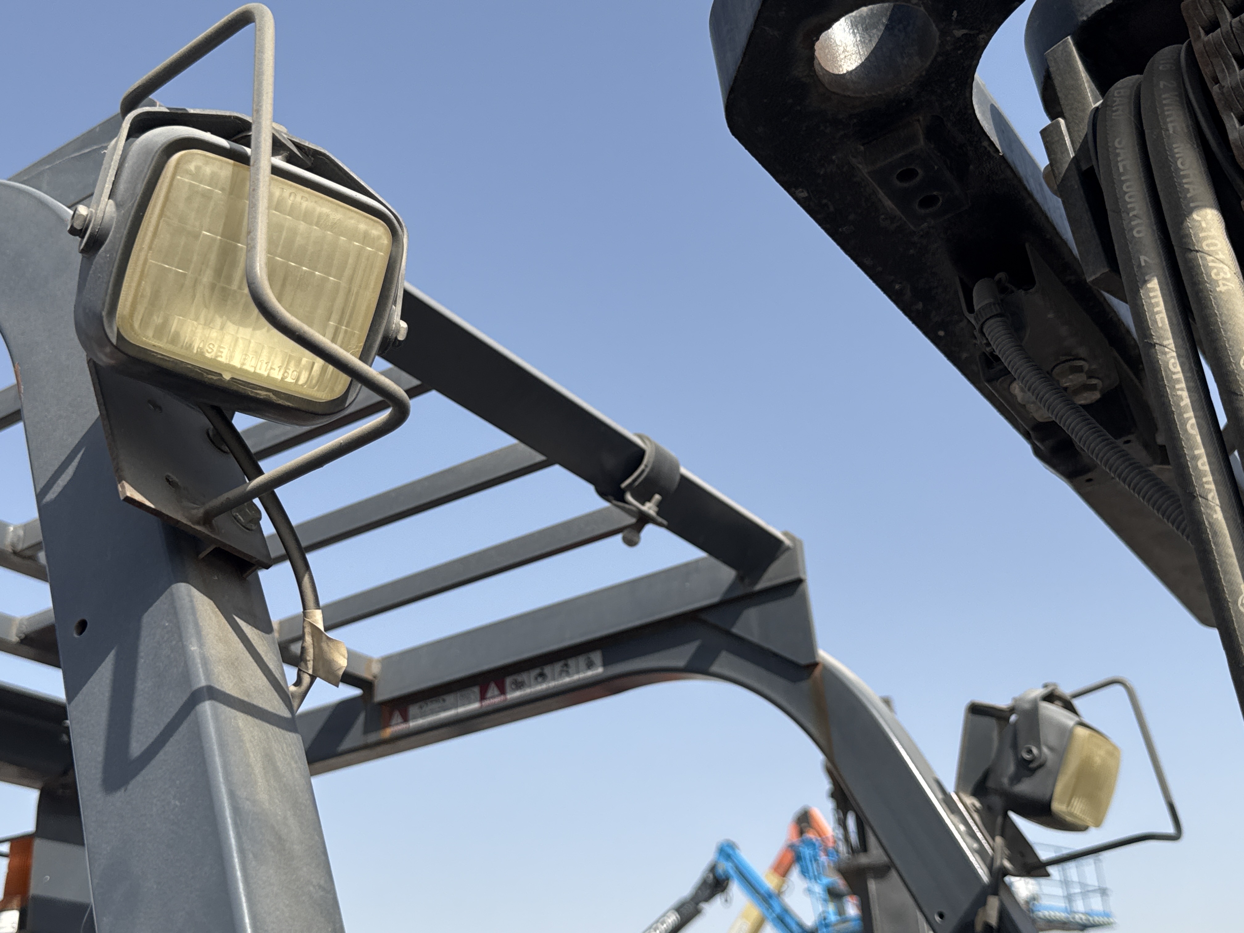 FLM-002-Toyota-8FBCU25-Forklifts-inspection-Electronics-Lights-and-signals-1